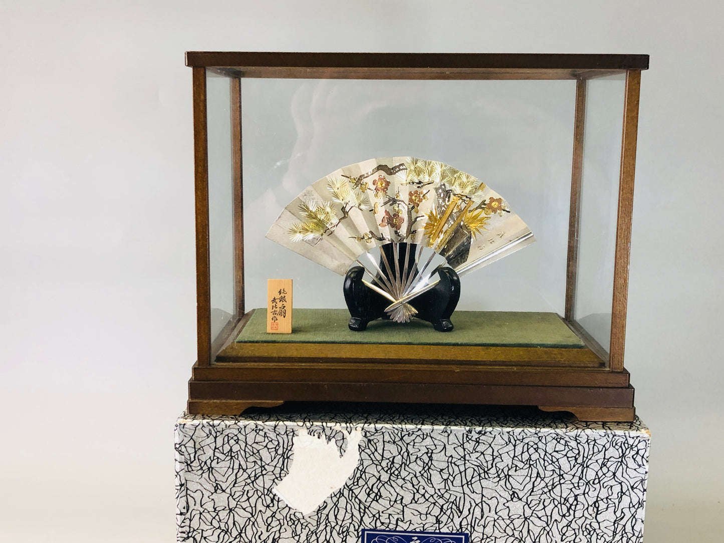 Y6304 「VIDEO] OKIMONO Sterling silver Folding fan glass case engraving Japan antique