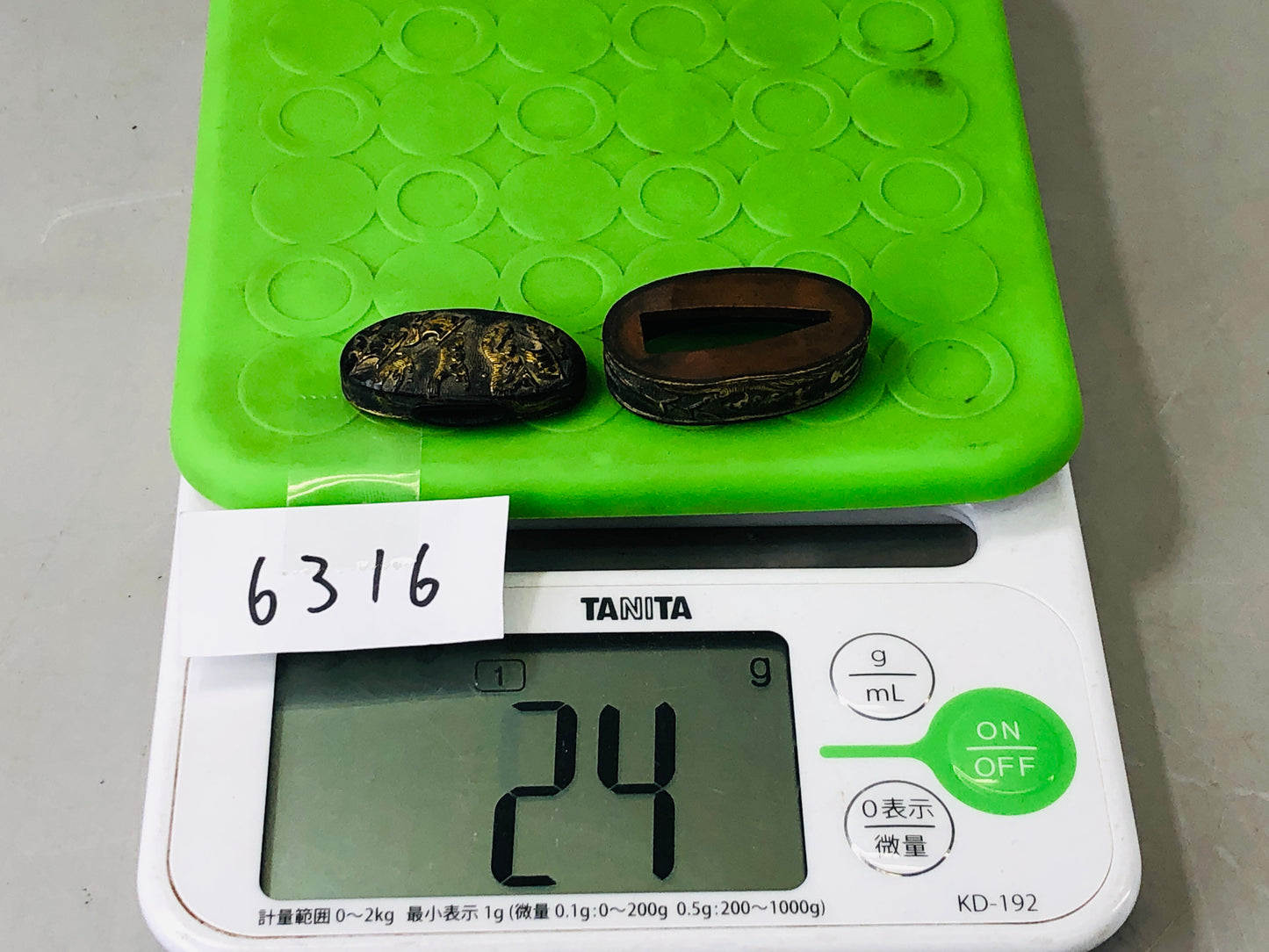 Y6316 [VIDEO] FUCHIGASHIRA katana Japanese sword fittings Japan antique samurai koshirae