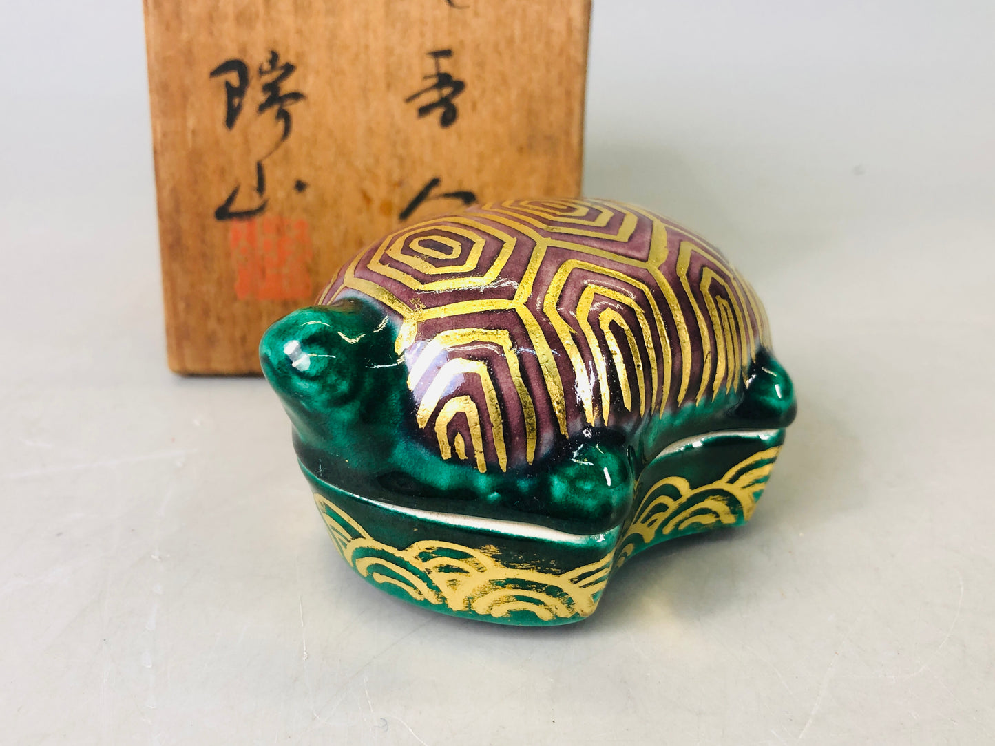 Y6375 [VIDEO] BOX Kyo-ware turtle signed box Japan antique incense fragrance aroma