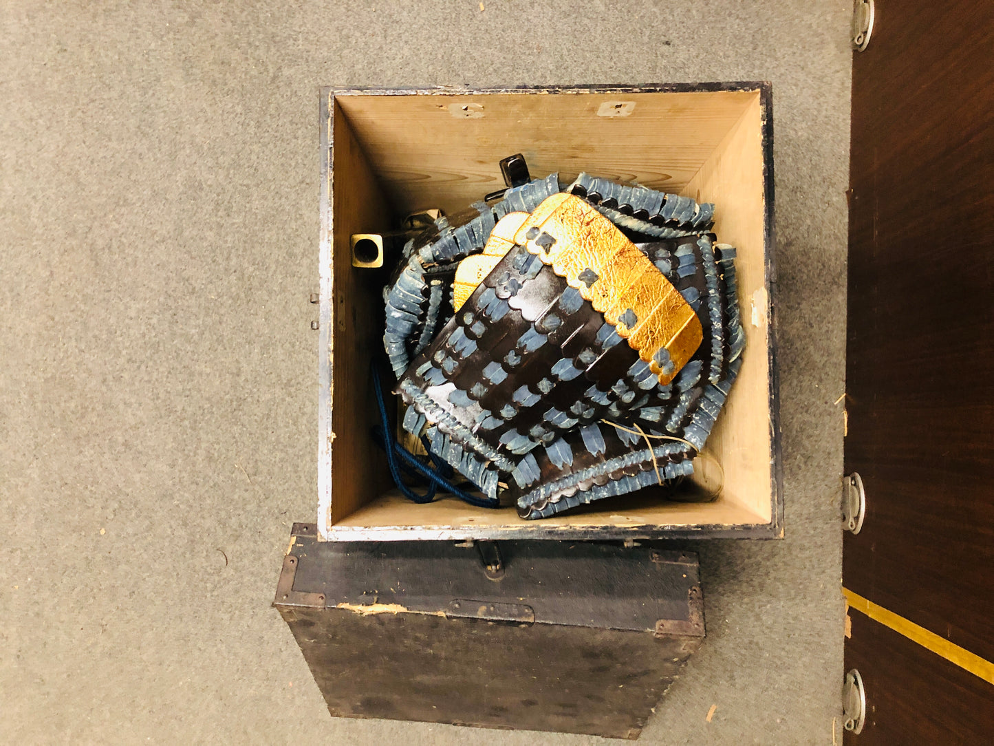 Y6406 [VIDEO] YOROI Samurai armor set torso leg guard kote sleeves box Japan antique