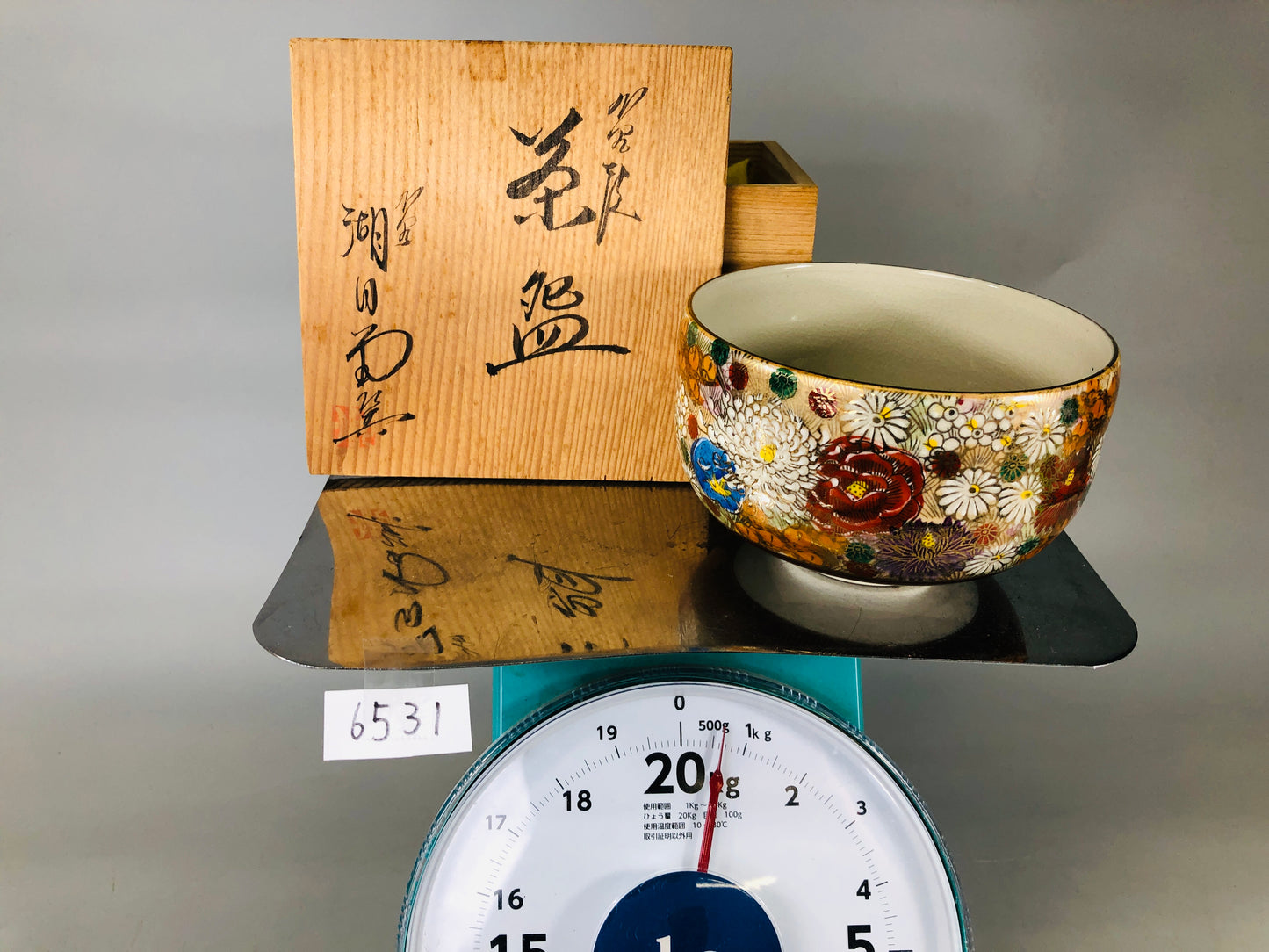 Y6531 [VIDEO] CHAWAN Kutani-ware flowers signed box Japan antique tea ceremony pottery