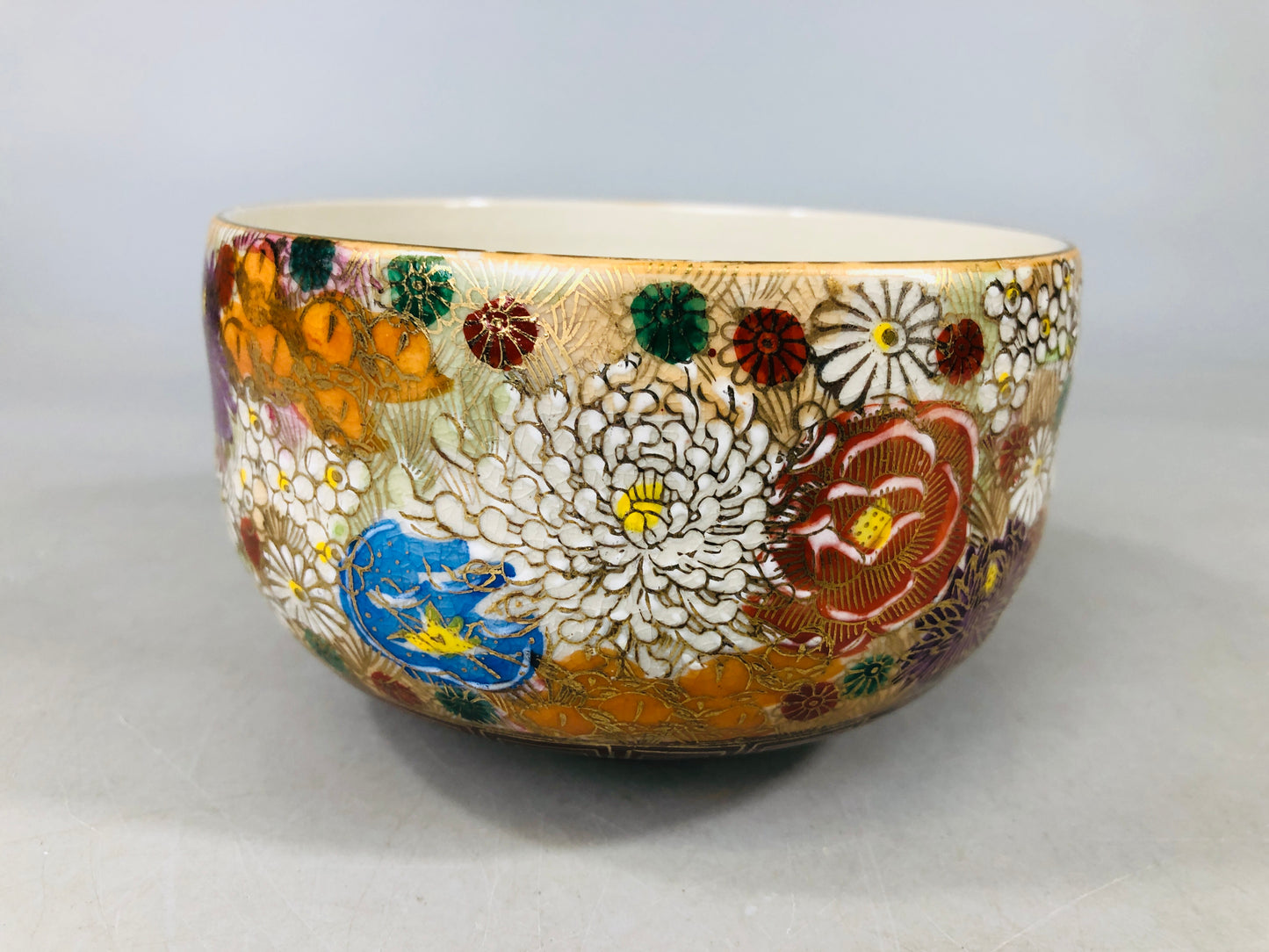 Y6531 [VIDEO] CHAWAN Kutani-ware flowers signed box Japan antique tea ceremony pottery