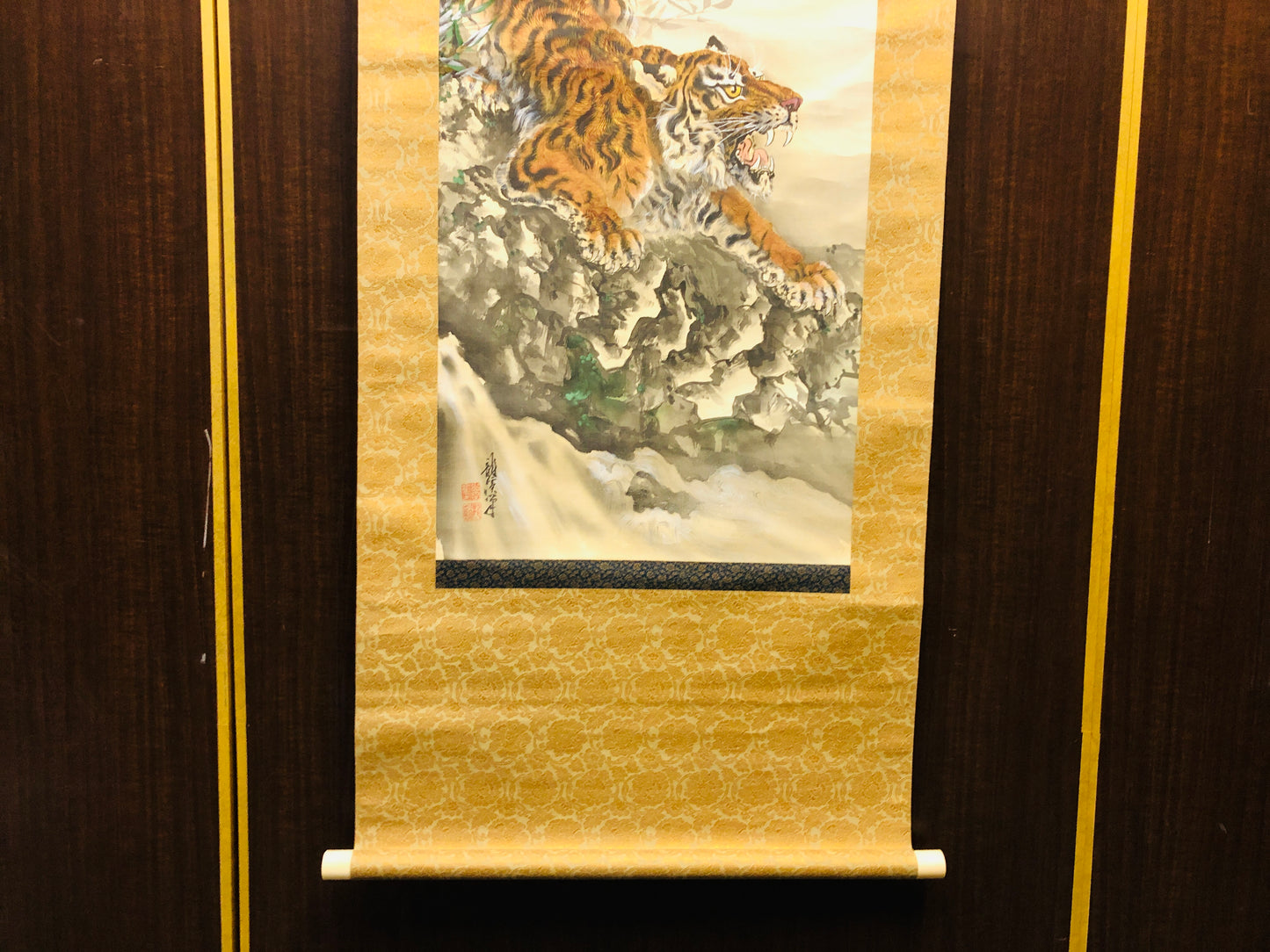 Y6546 [VIDEO] KAKEJIKU Tiger signed box Japan antique hanging scroll interior wall decor