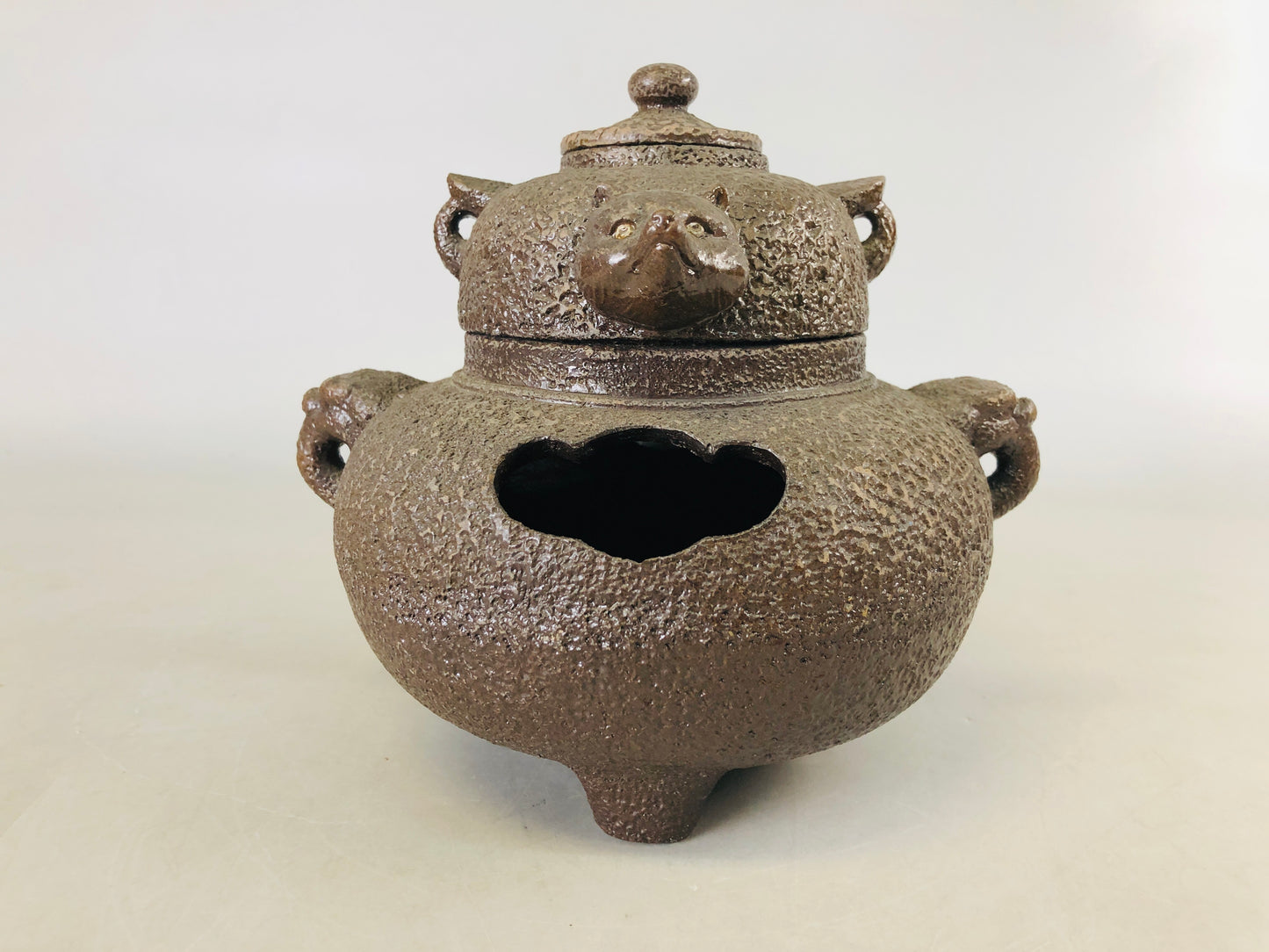 Y6622 [VIDEO] OKIMONO Bunpuku Chagama ceramic raccoon dog figure signed Japan antique