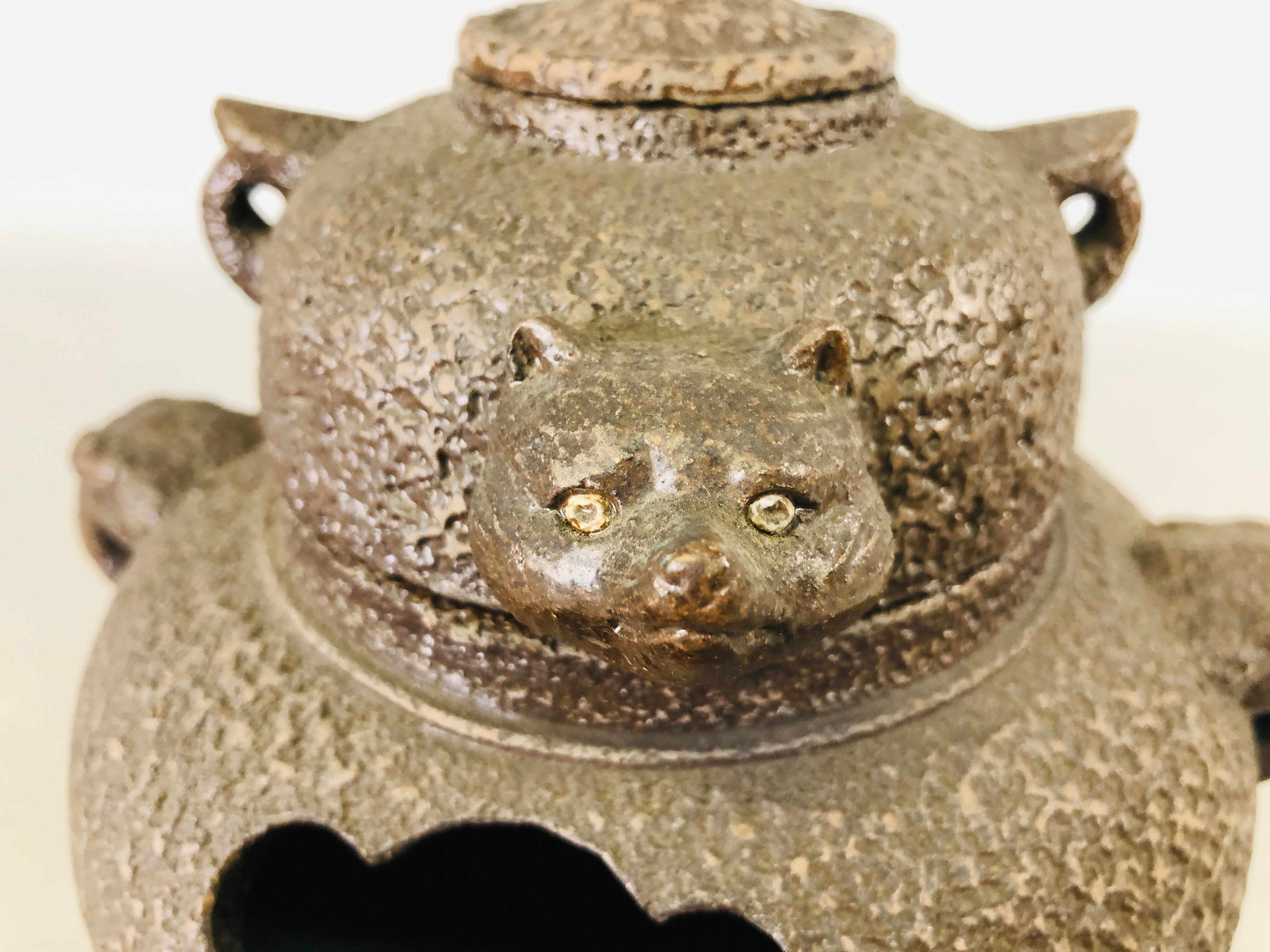 Y6622 [VIDEO] OKIMONO Bunpuku Chagama ceramic raccoon dog figure
