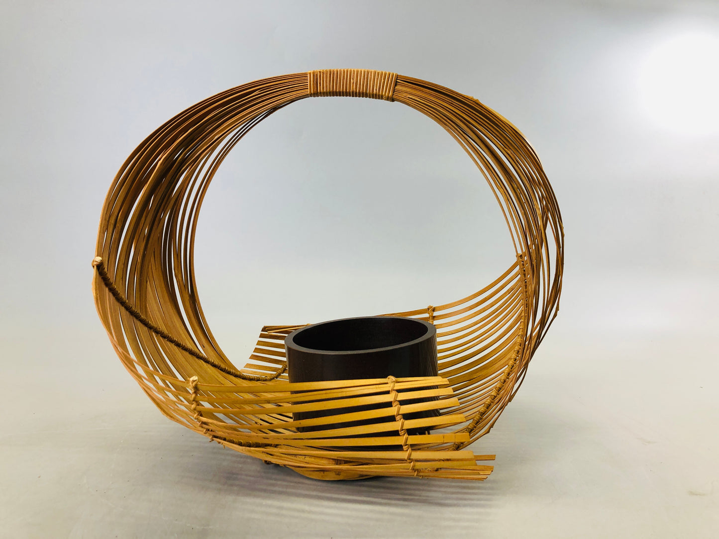 Y6641 [VIDEO] Bamboo Woven Basket Flower vase Japan antique Ikebana interior decor