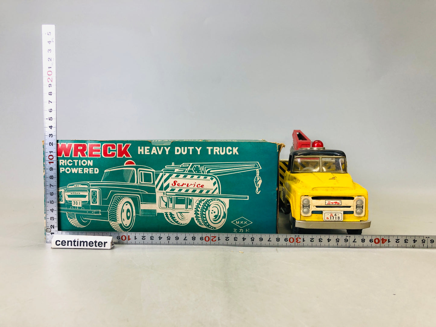 Y6666 [VIDEO] TIN TOY Nissan truck lorry vehicle car box Japan antique vintage interior