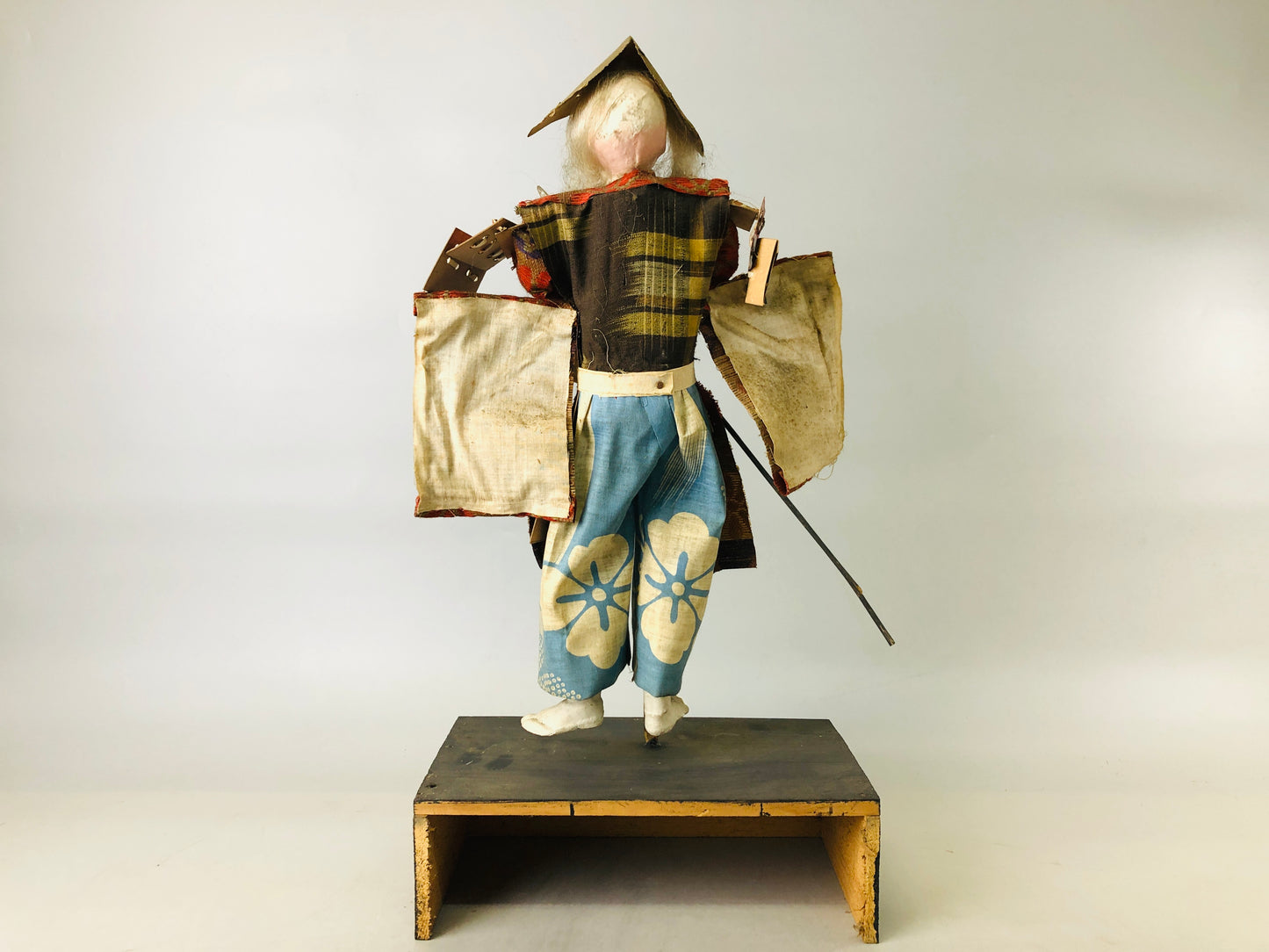 Y6676 [VIDEO] NINGYO Kimekomi doll White haired Samurai figurine box Japan antique decor