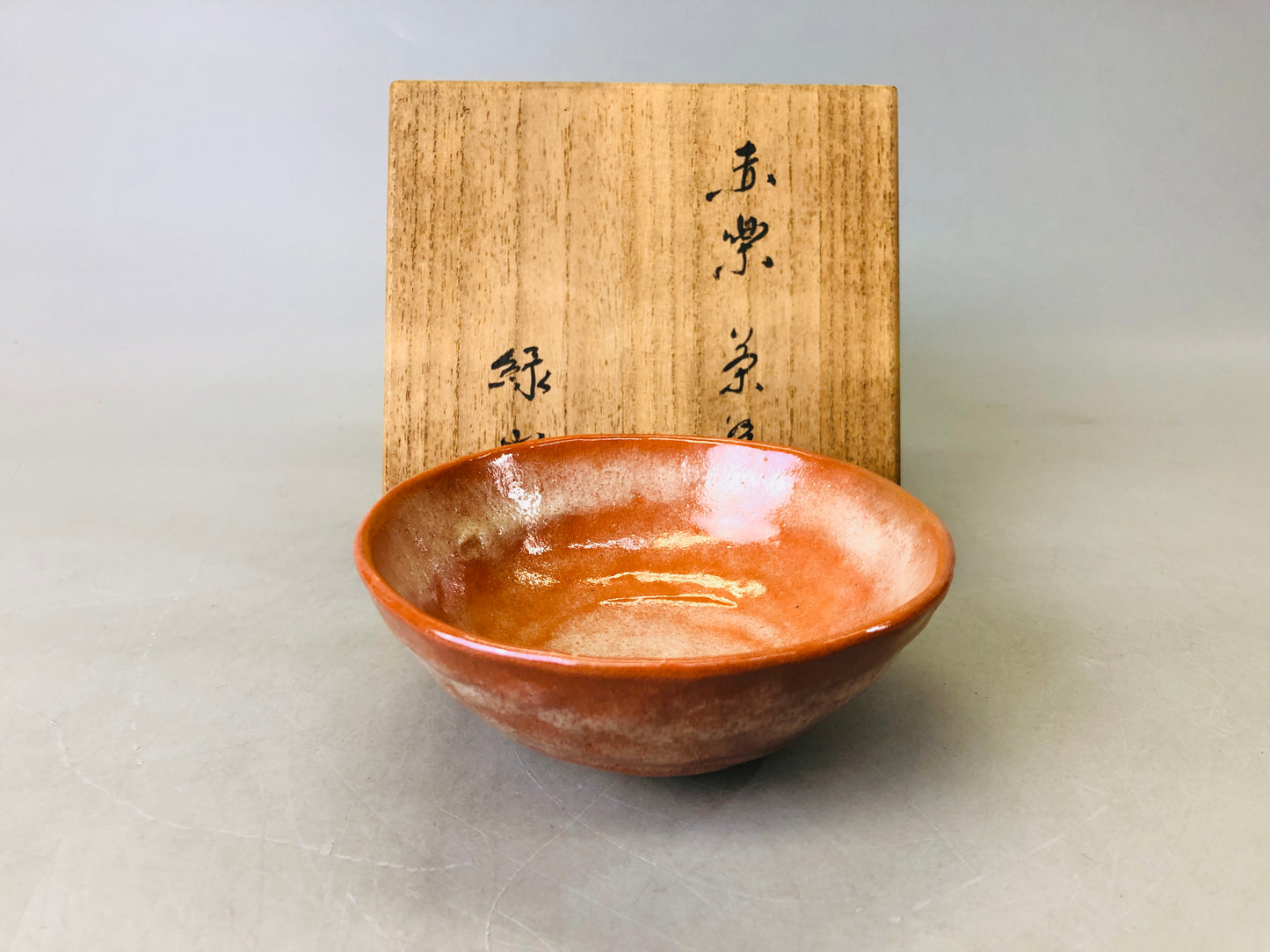 Y6686 [VIDEO] CHAWAN Raku-ware flat red signed box Japan antique tea ceremony pottery