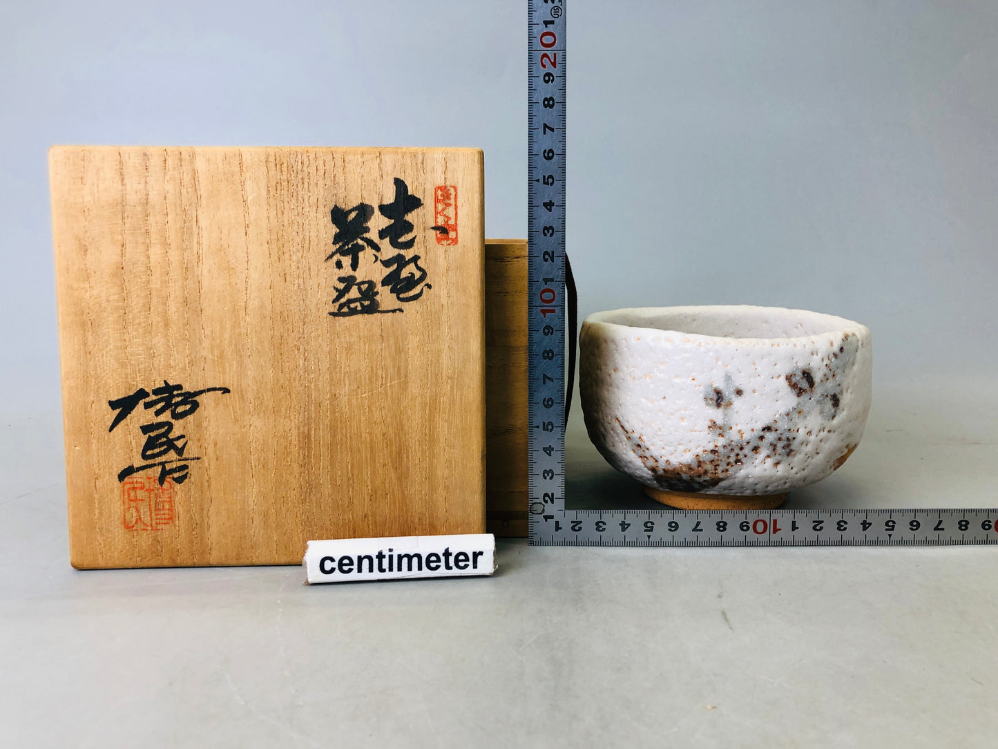 Y6687 [VIDEO] CHAWAN Shino-ware signed box Japan antique tea ceremony pottery bowl cup