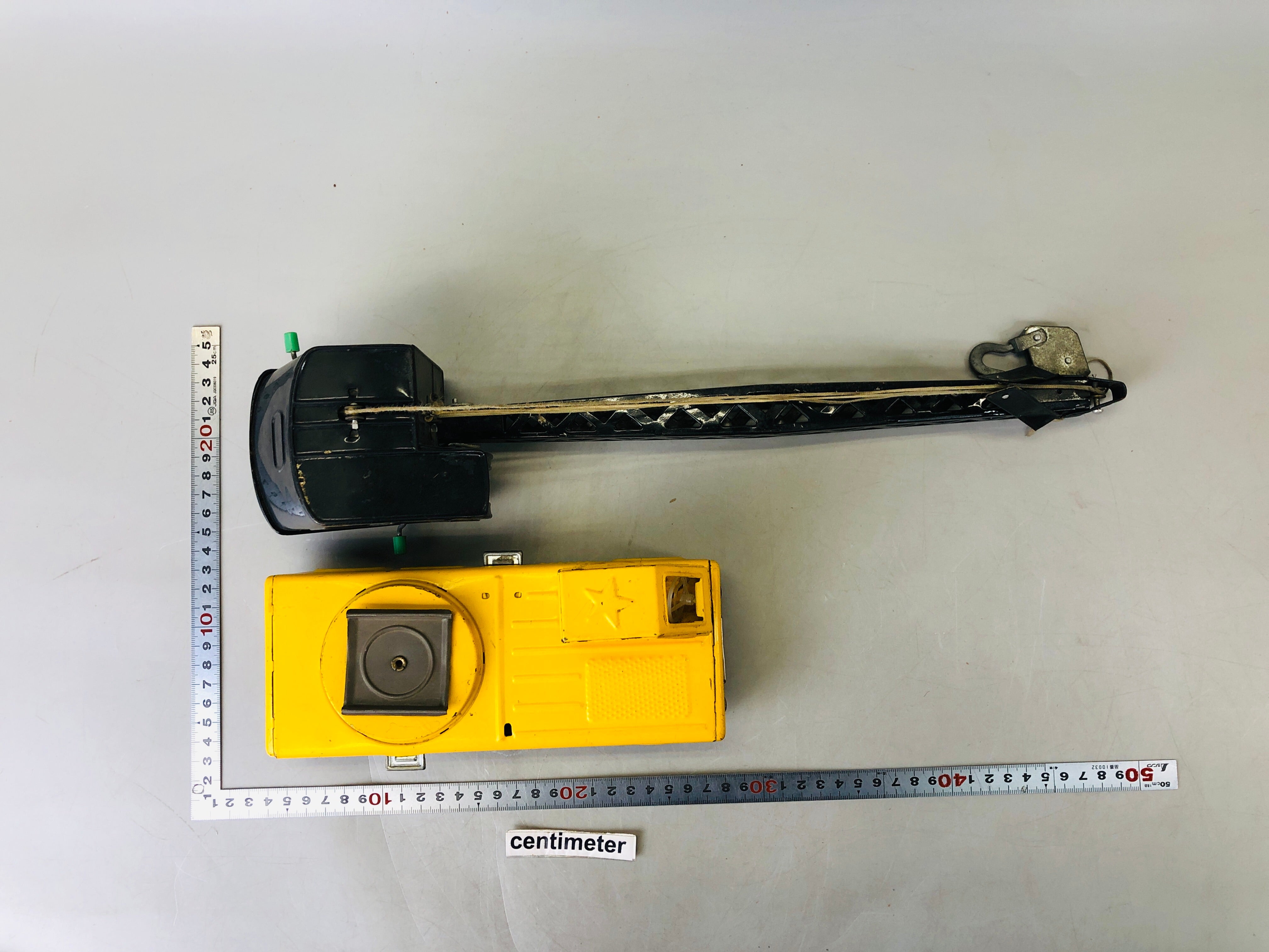 Y6691 [VIDEO] TIN TOY Giant Truck tower crawler Crane