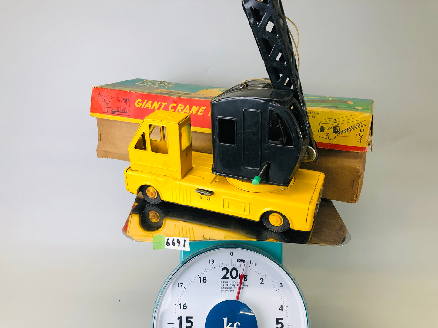 Y6691 [VIDEO] TIN TOY Giant Truck tower crawler Crane vehicle box Japan antique vintage