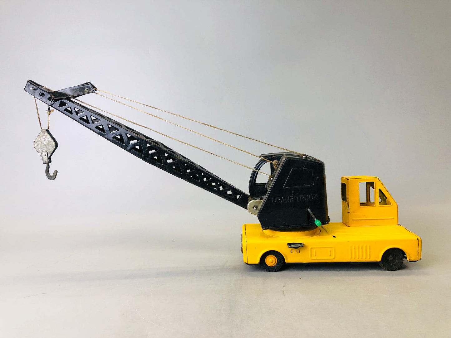 Y6691 [VIDEO] TIN TOY Giant Truck tower crawler Crane vehicle box Japan antique vintage