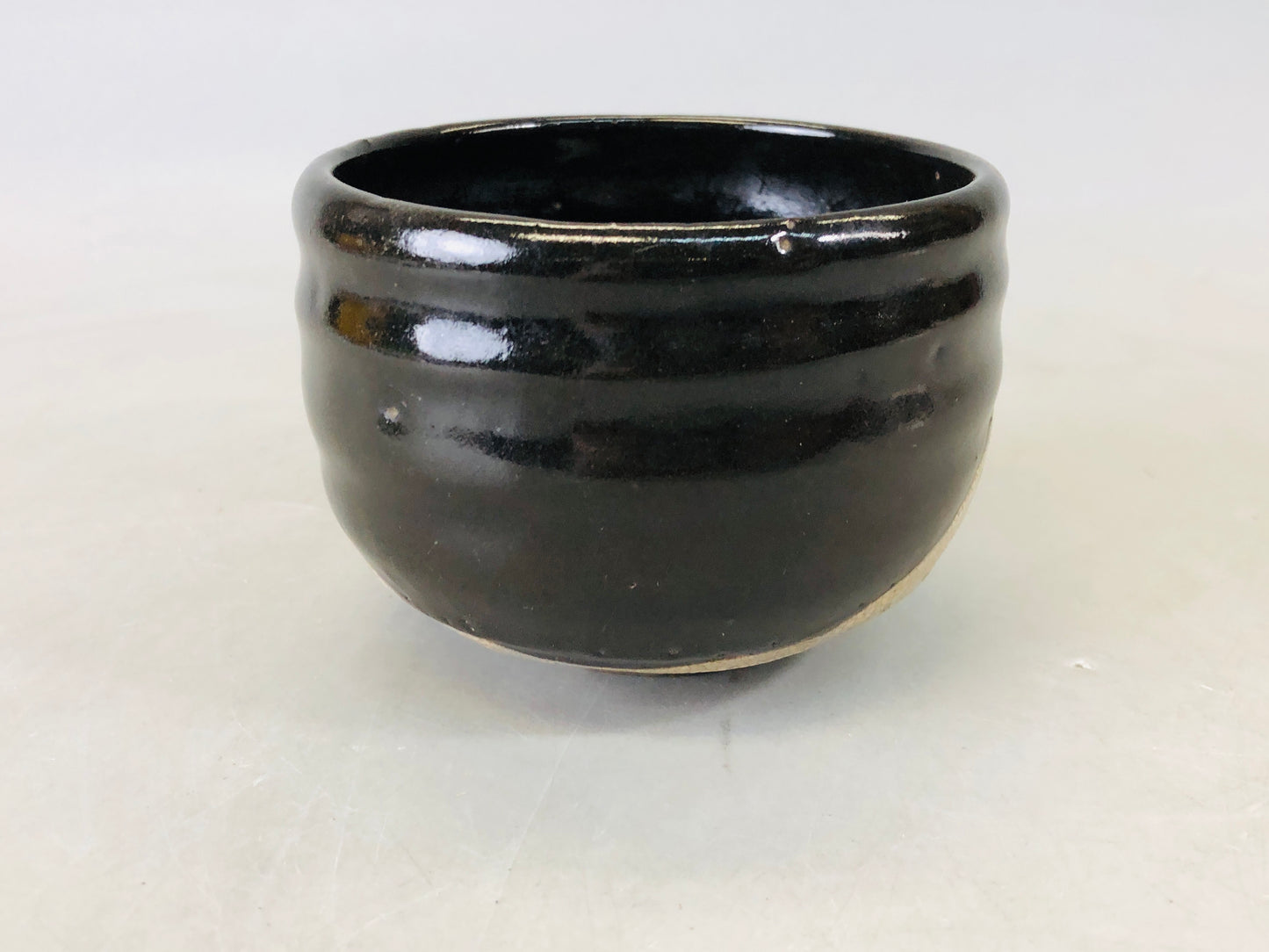 Y6750 [VIDEO] CHAWAN Oribe-ware black signed bowl Japan antique tea ceremony pottery cup