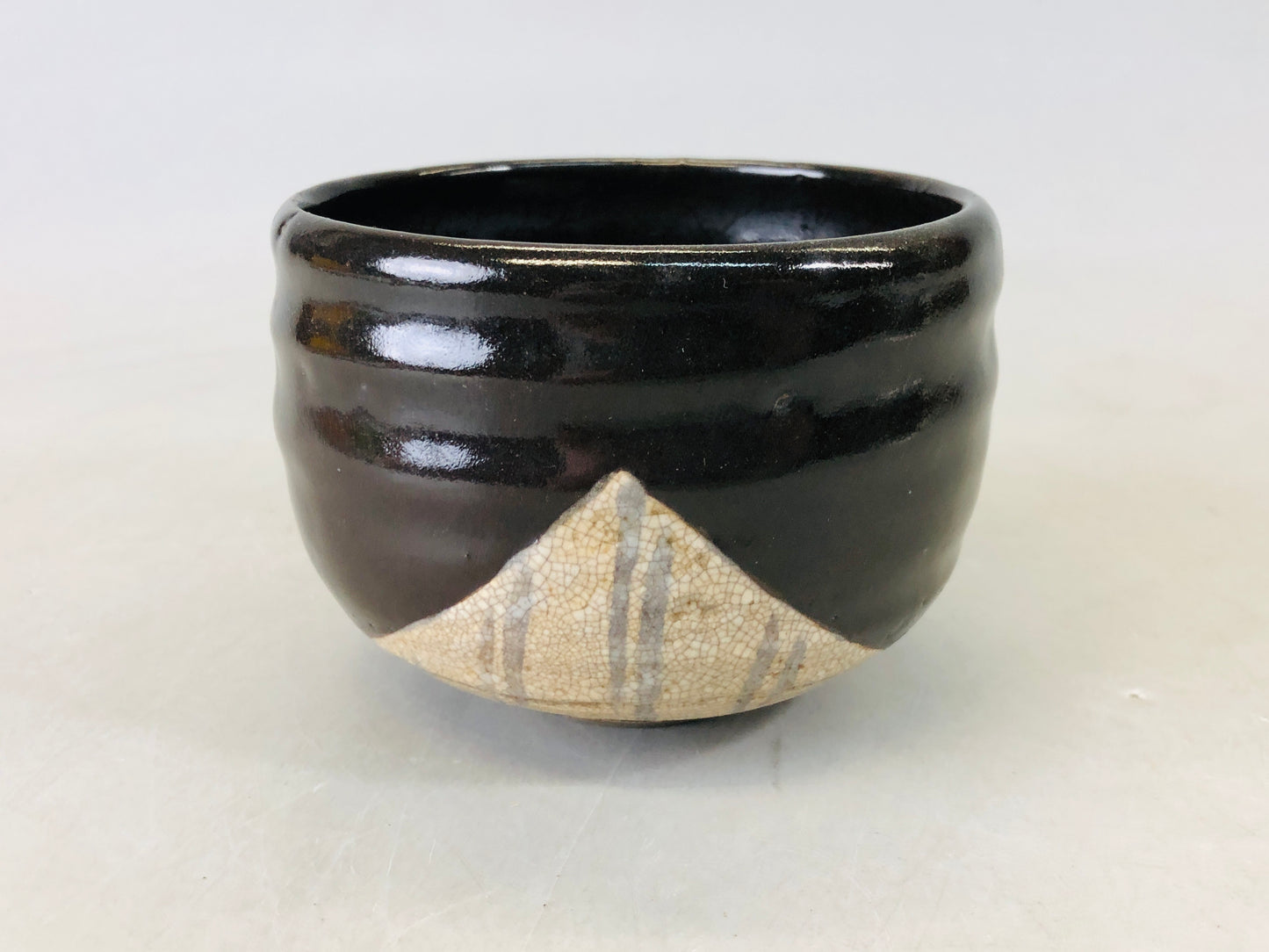 Y6750 [VIDEO] CHAWAN Oribe-ware black signed bowl Japan antique tea ceremony pottery cup