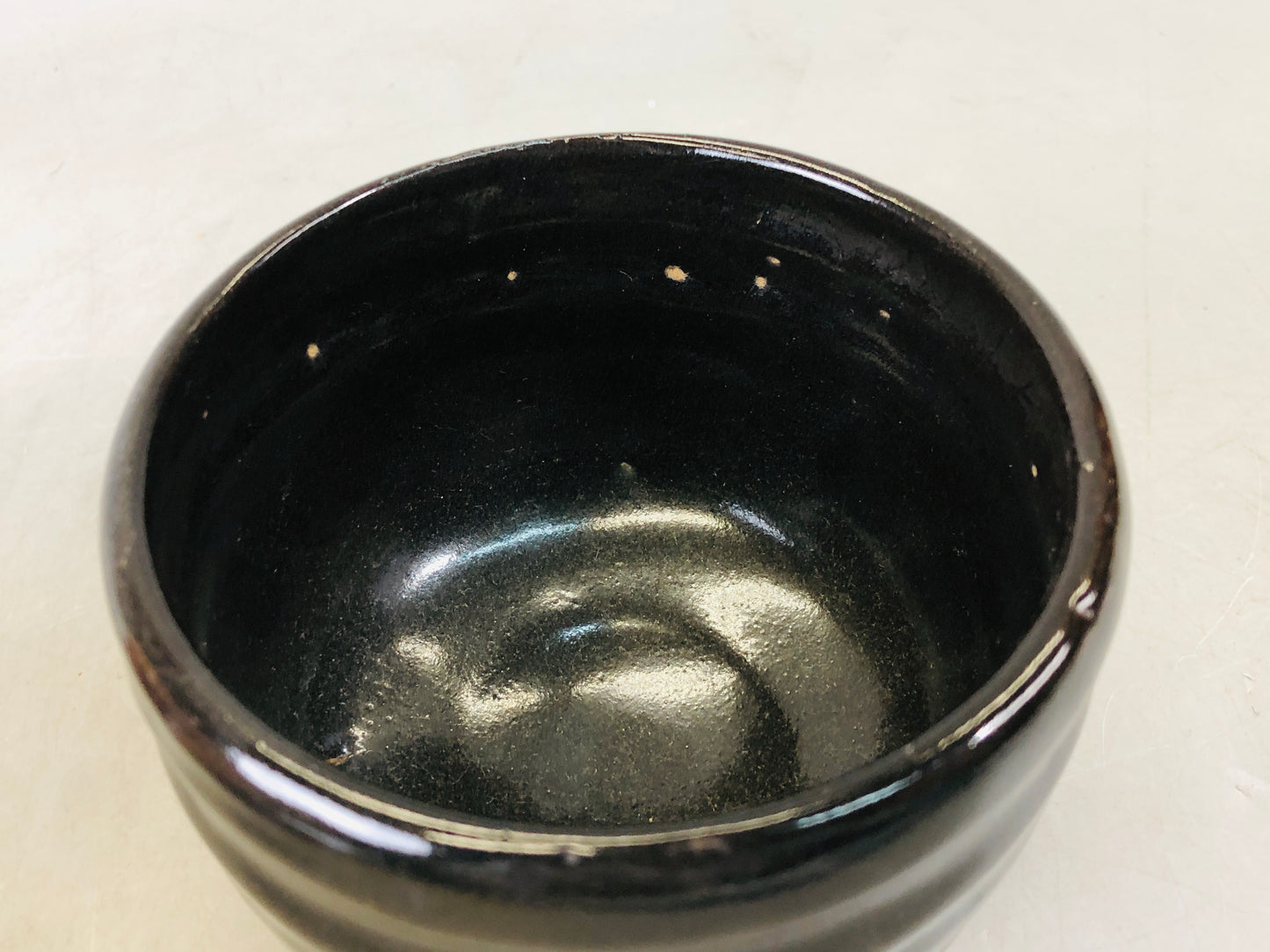 Y6750 [VIDEO] CHAWAN Oribe-ware black signed bowl Japan antique tea ceremony pottery cup