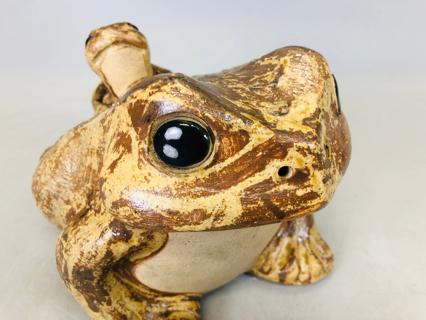 Y6797 [VIDEO] OKIMONO Ceramic Frog faimly figurine Japan antique figure interior decor