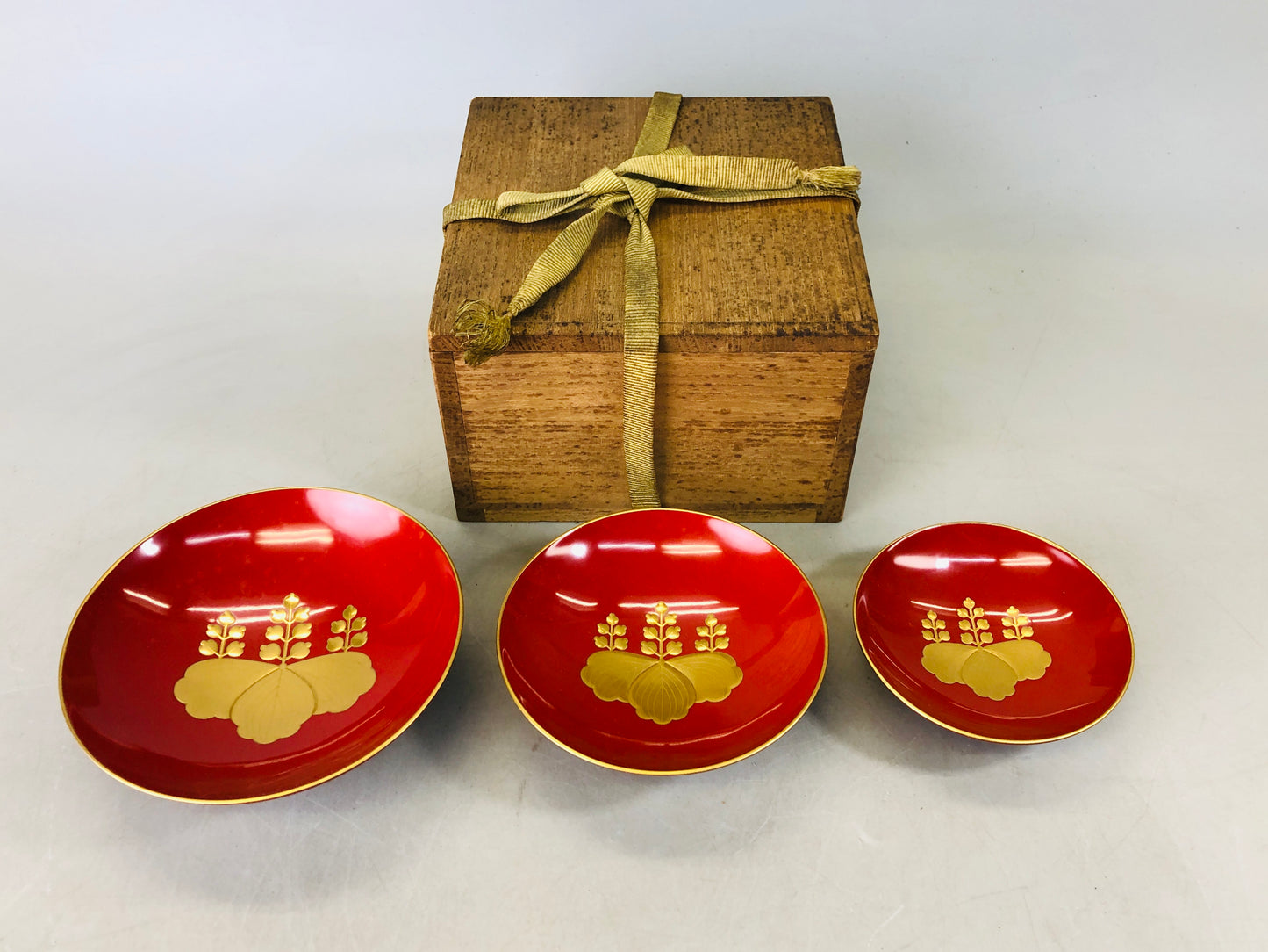 Y6805 [VIDEO] CHAWAN Triple Sake cup set box Paulownia Makie Japan antique tableware