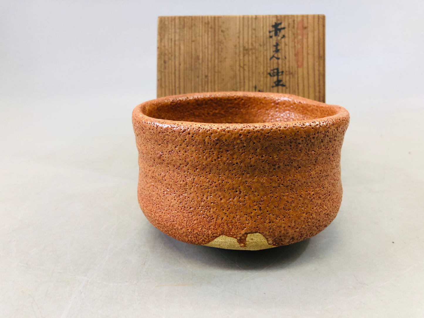 Y6850 [VIDEO] CHAWAN Shino-ware red shino signed box Japan antique tea ceremony pottery