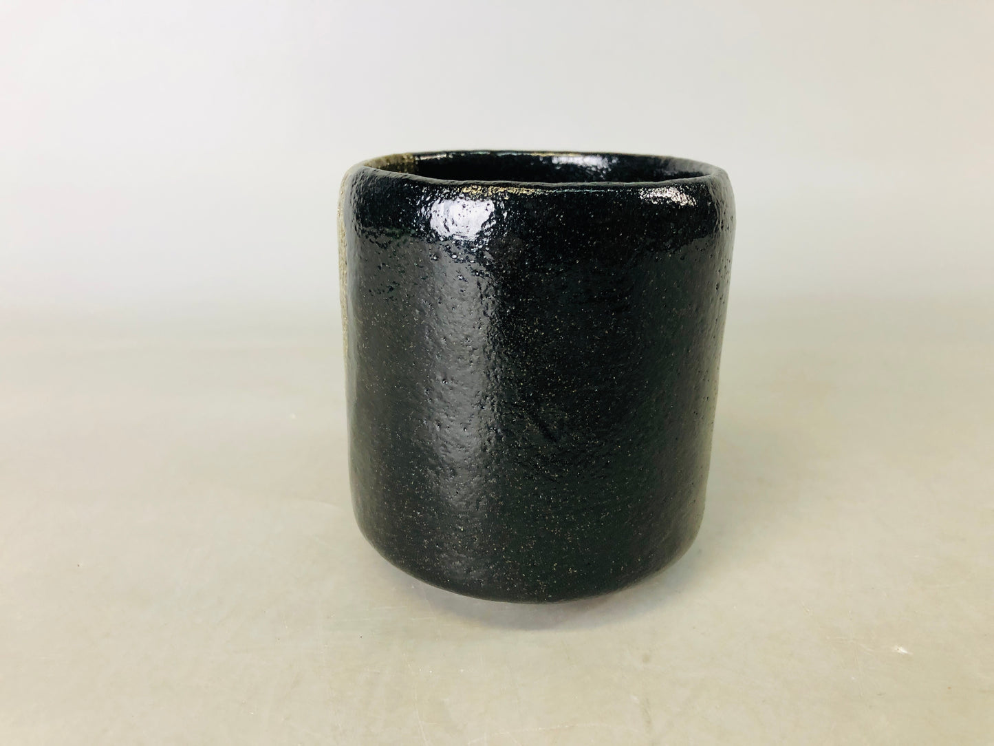 Y6870 [VIDEO] CHAWAN Raku-ware tube bowl black signed Japan antique tea ceremony pottery