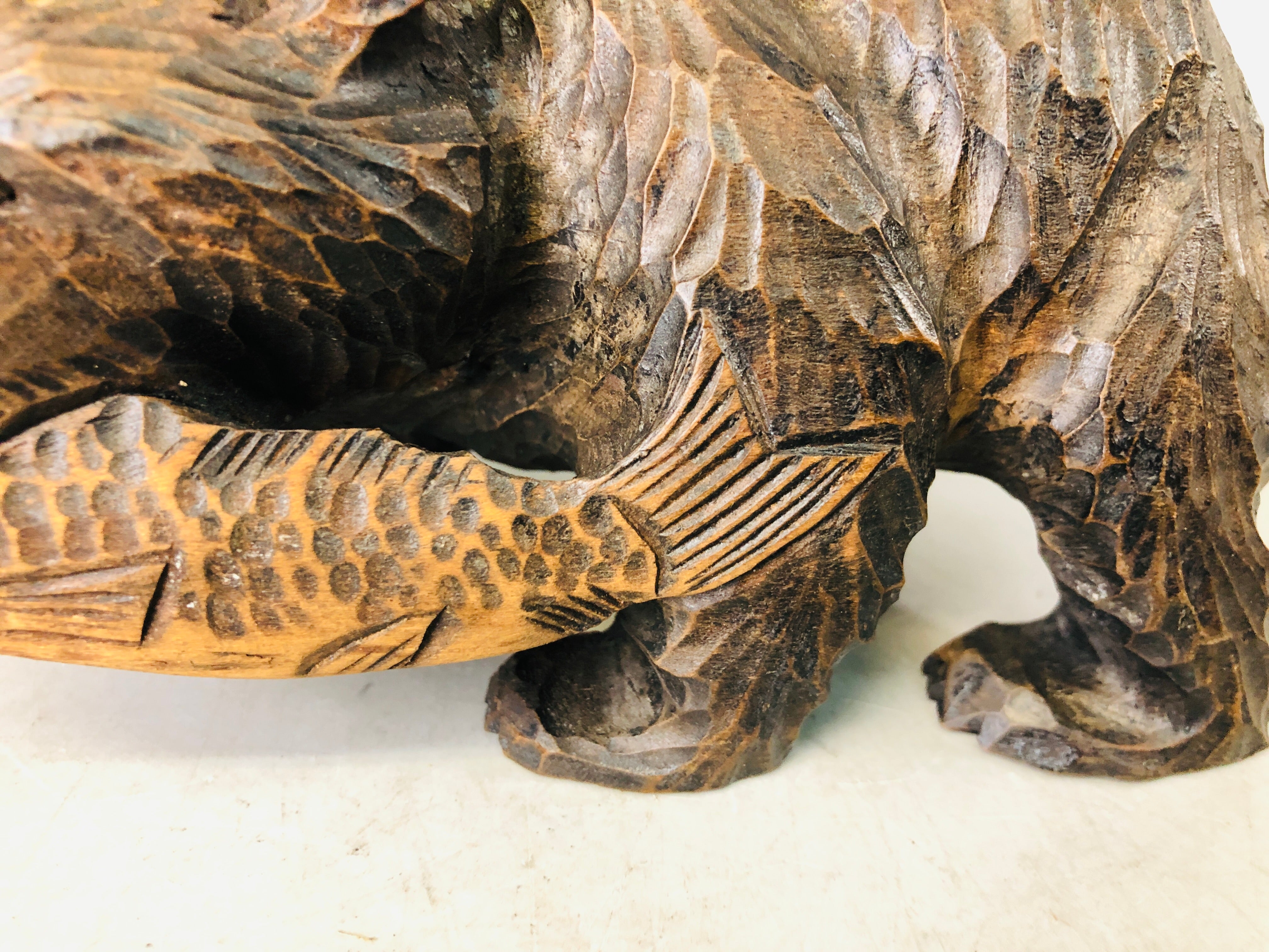 Y6880 [VIDEO] OKIMONO wood carving bear salmon figure