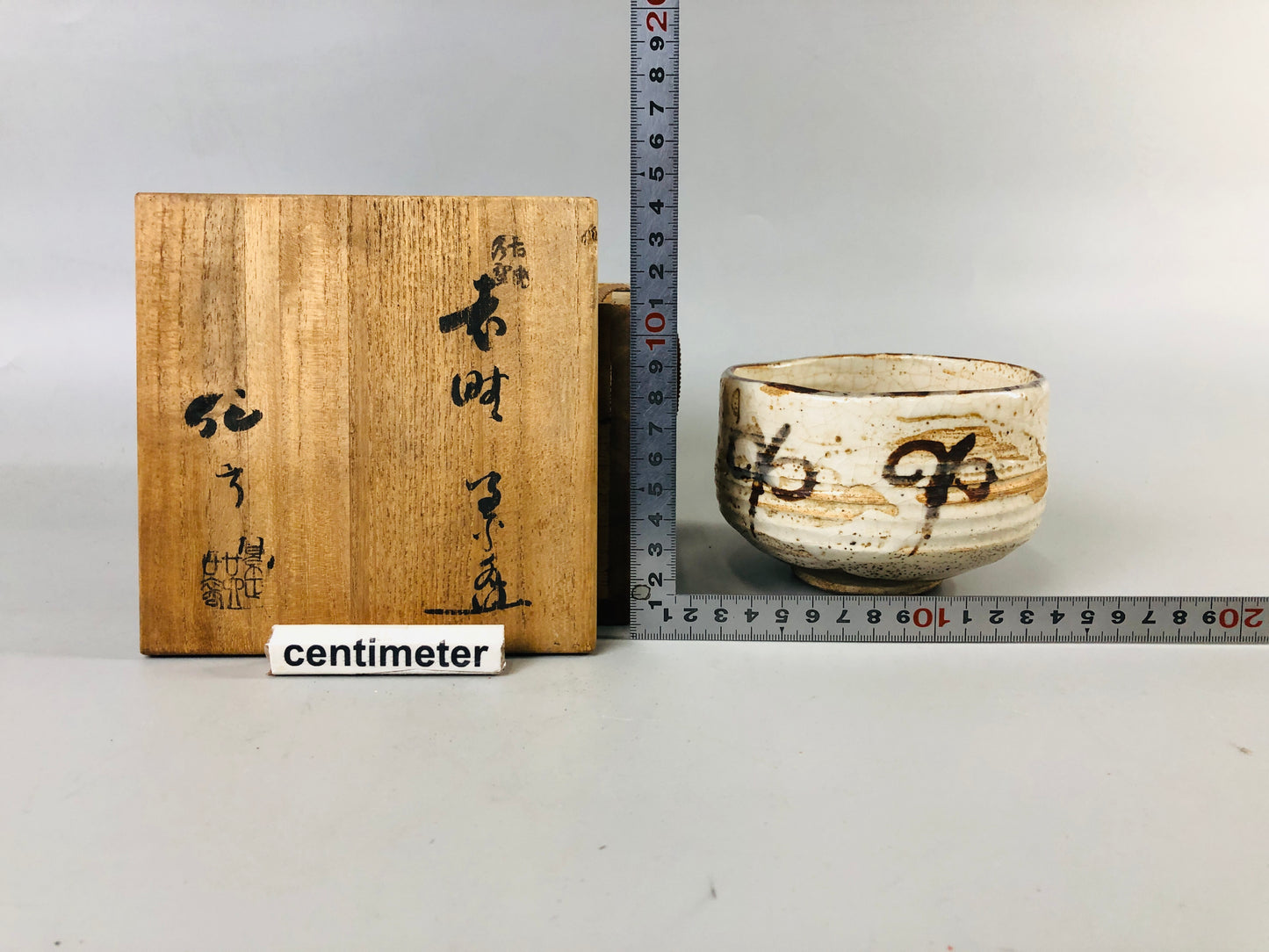 Y6907 [VIDEO] CHAWAN Shino-ware signed box Japan antique tea ceremony pottery cup teacup