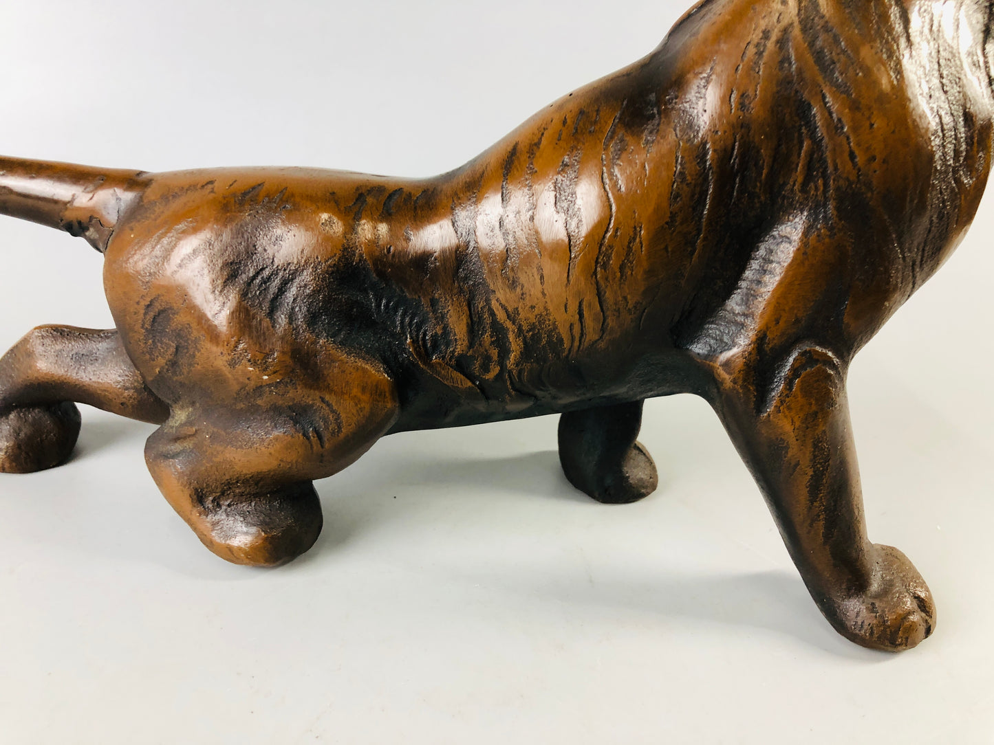 Y6926 [VIDEO] OKIMONO metal Tiger figure figurine Japan antique interior home decor