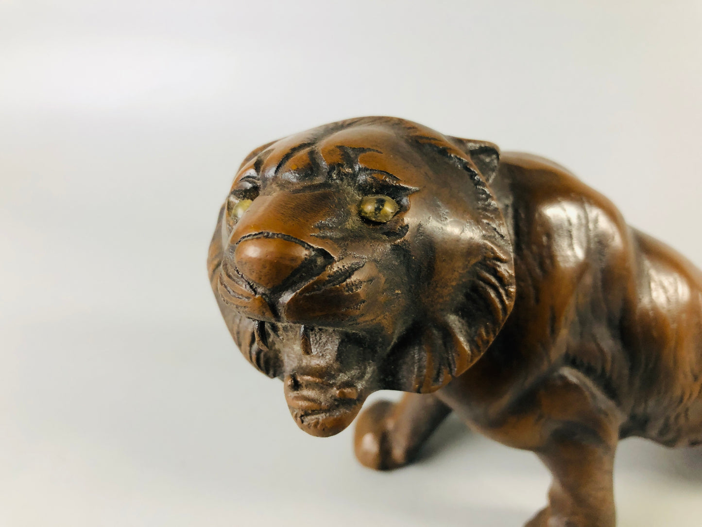 Y6926 [VIDEO] OKIMONO metal Tiger figure figurine Japan antique interior home decor