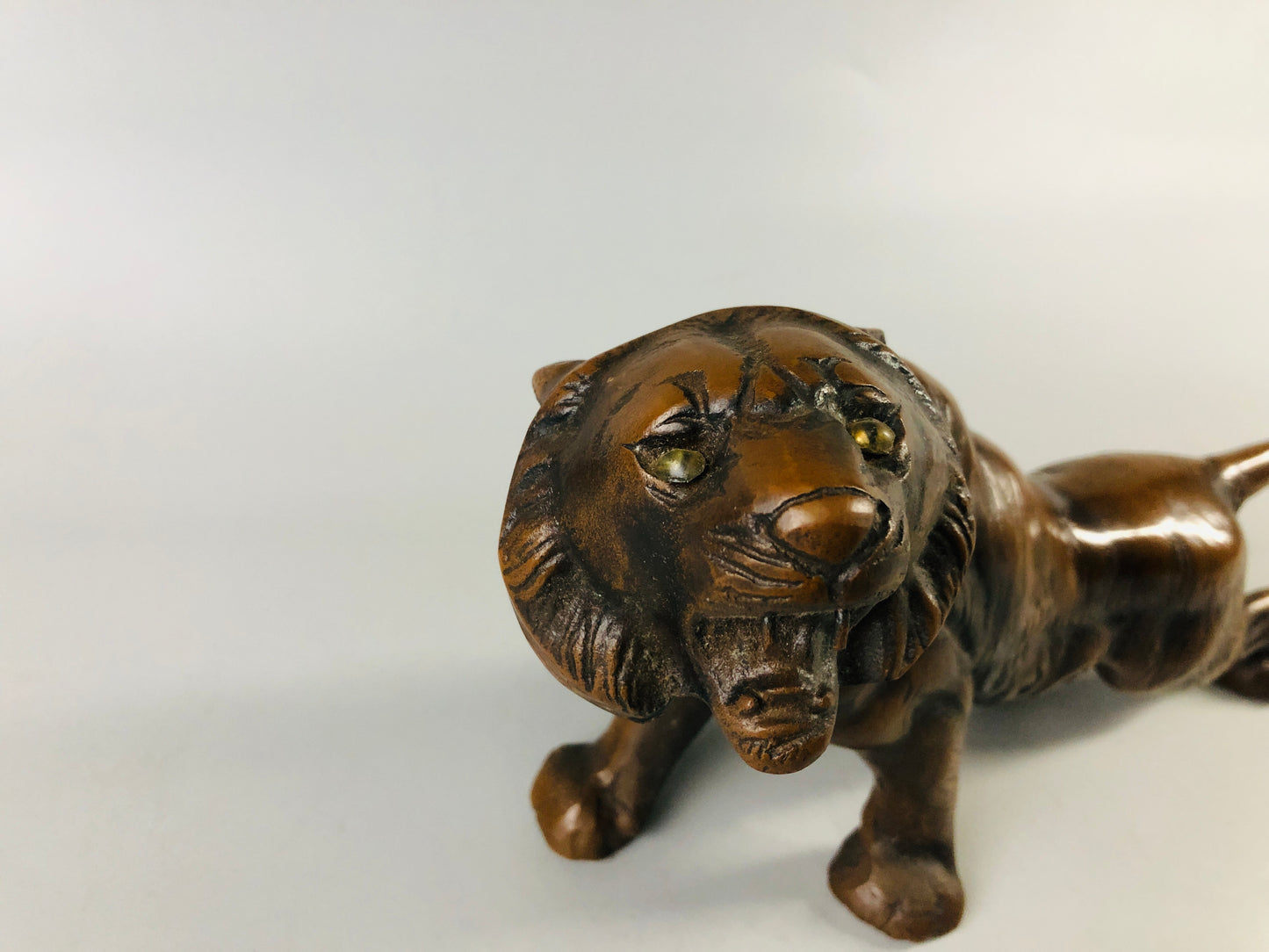 Y6926 [VIDEO] OKIMONO metal Tiger figure figurine Japan antique interior home decor