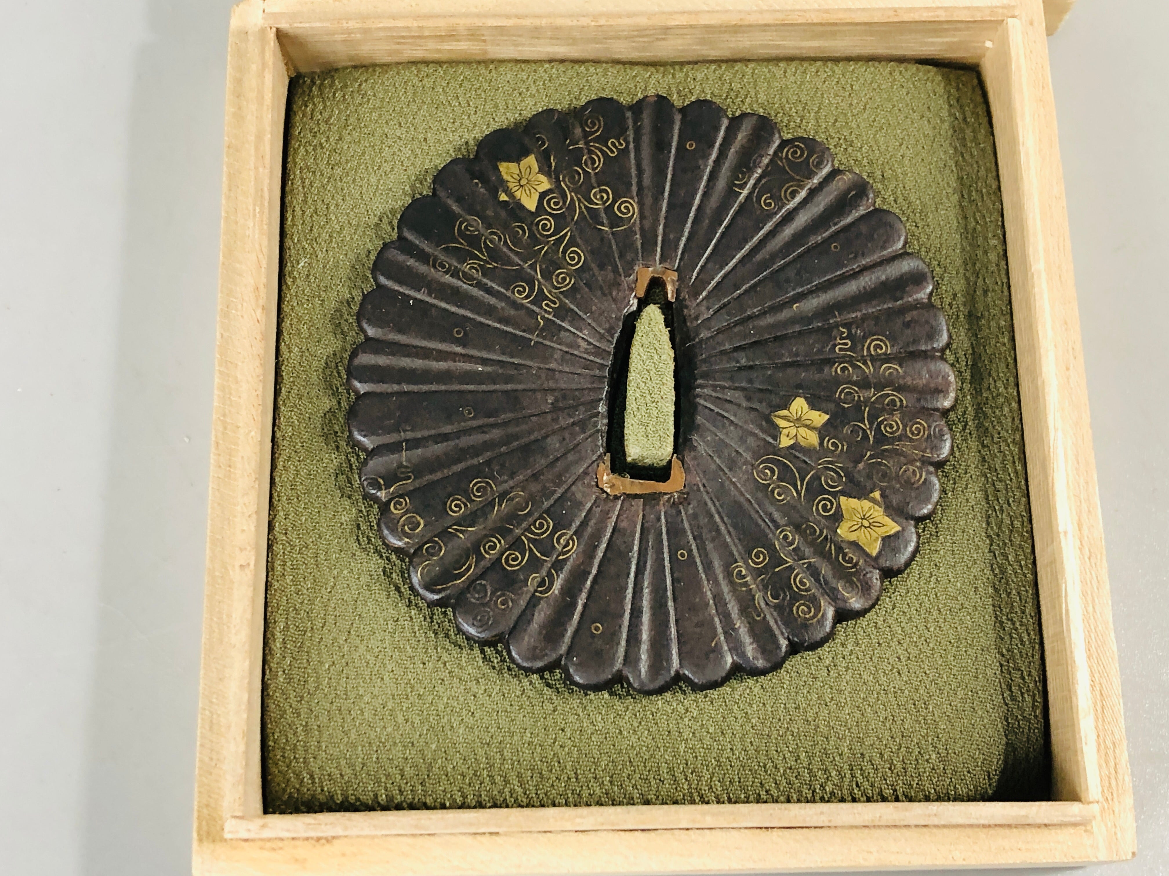 Y7004 [VIDEO] TSUBA sword guard Inlay box Japan samurai katana antique ...