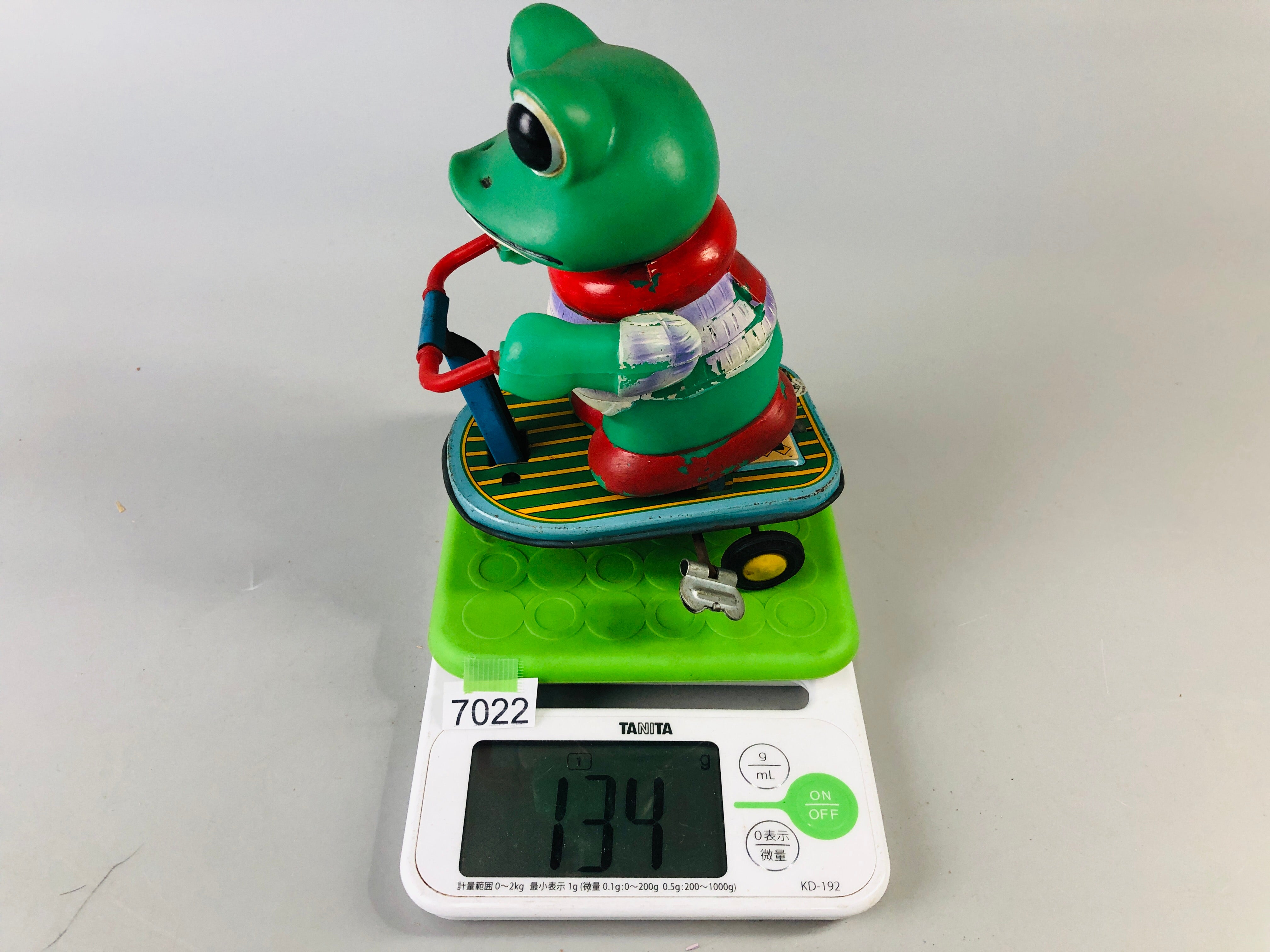 Y7022 [VIDEO] TIN TOY Keroyon kickboard frog scooter Japan antique