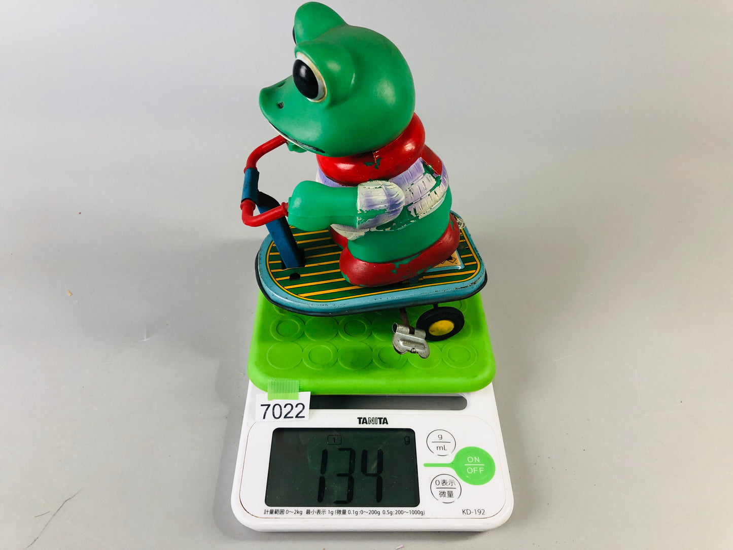 Y7022 [VIDEO] TIN TOY Keroyon kickboard frog scooter Japan antique vintage interior