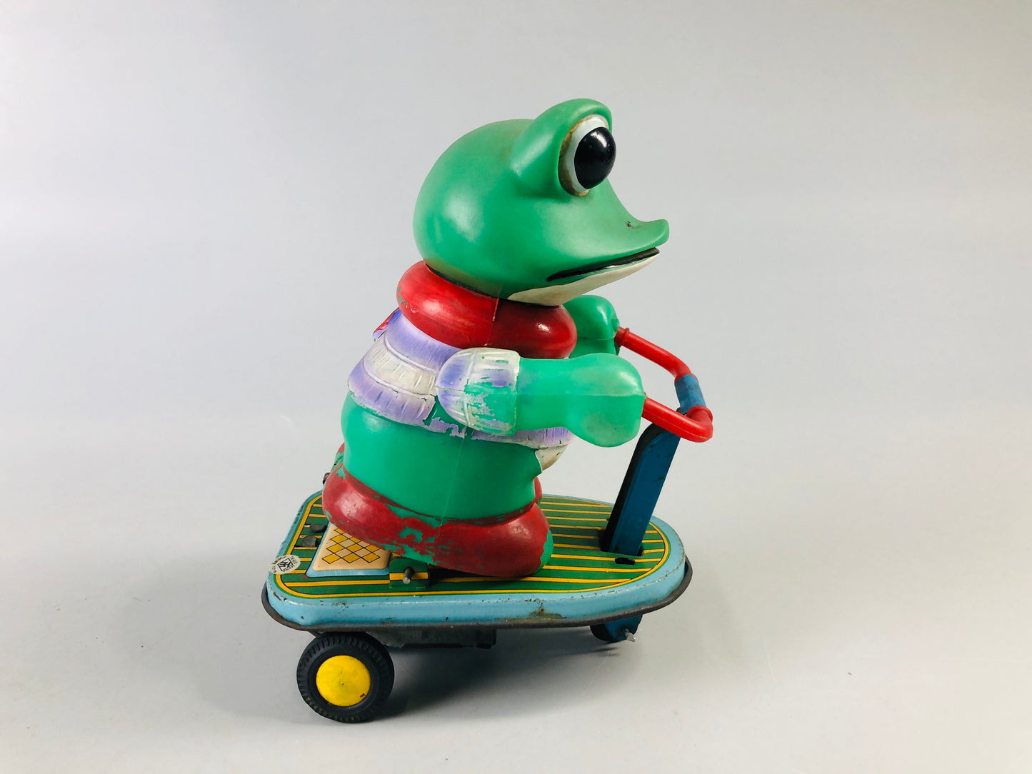 Y7022 [VIDEO] TIN TOY Keroyon kickboard frog scooter Japan antique vintage interior