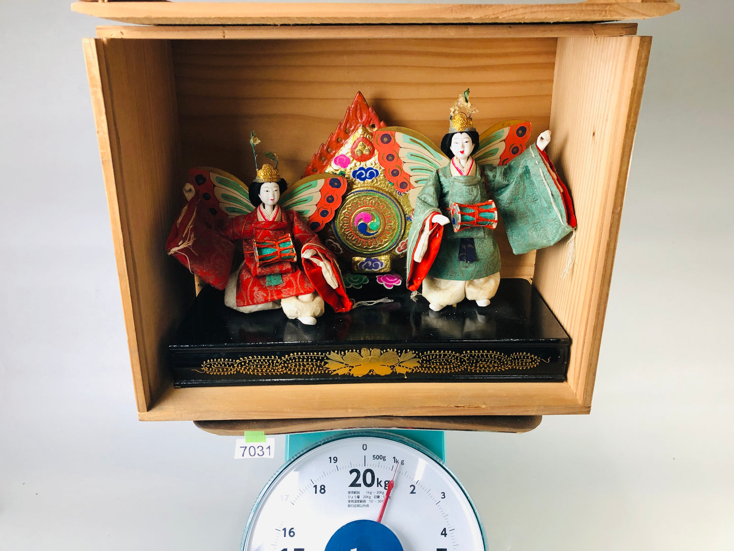 Y7031 [VIDEO] NINGYO Japanese doll kimono dance butterfly box Japan antique figurine