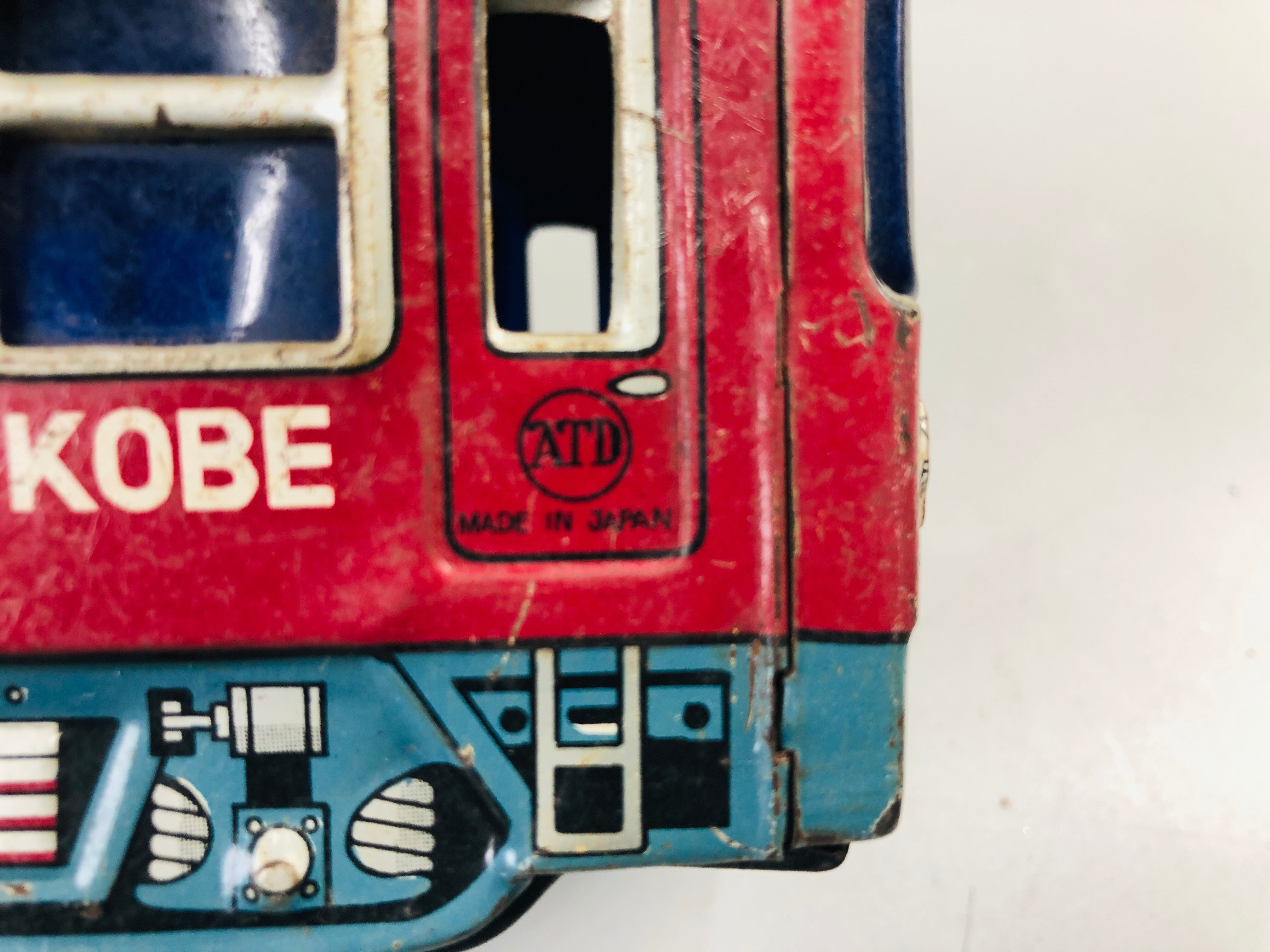 Y7032 [VIDEO] TIN TOY train Keihanshin 2300 transportation