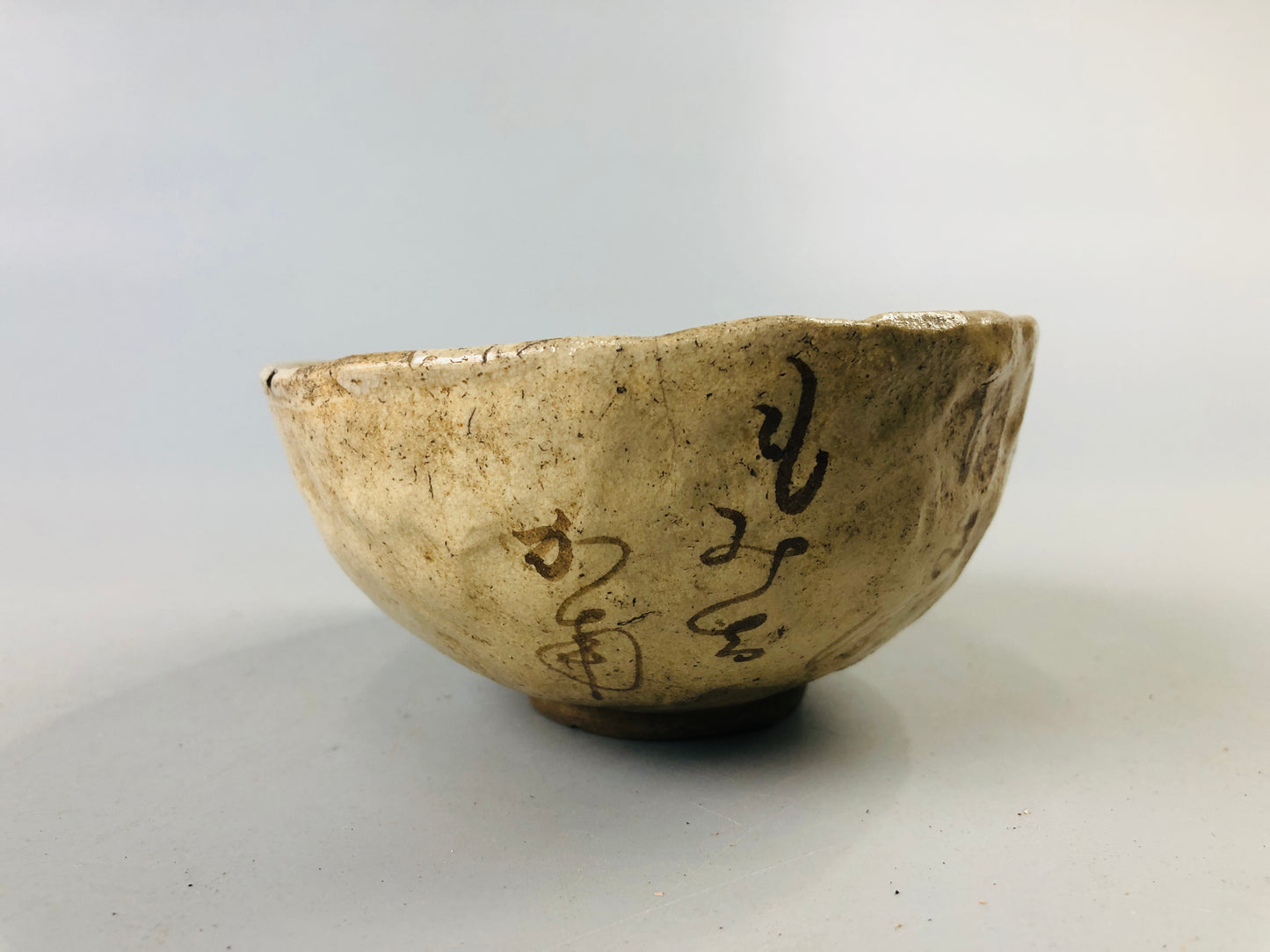 Y7035 CHAWAN Mino-ware bowl signed Japan antique tea ceremony pottery teacup