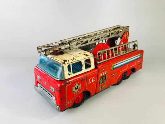 Y7125 TIN TOY Fire engine truck working vehicle Japanese antique vintage