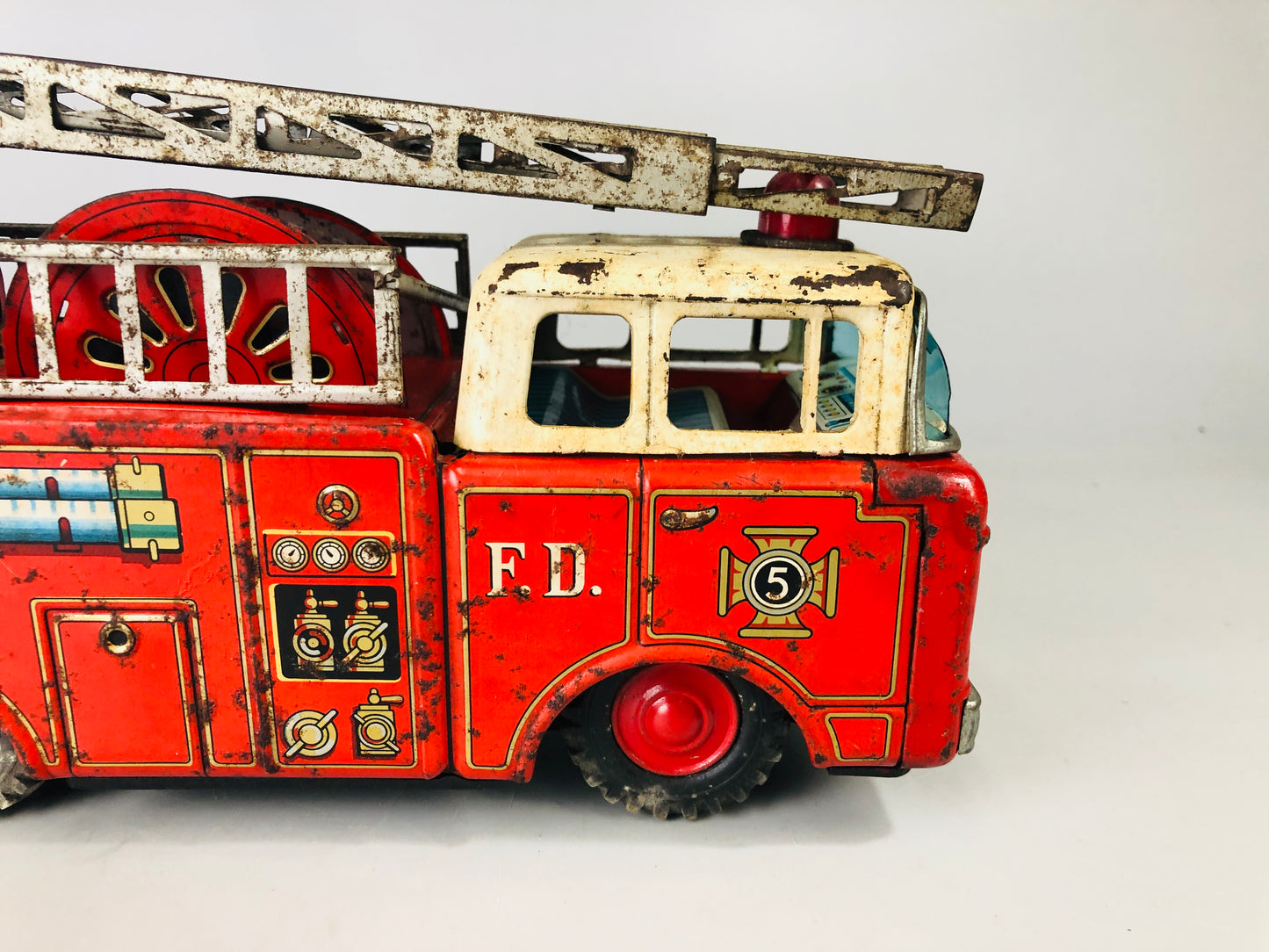 Y7125 TIN TOY Fire engine truck working vehicle Japanese antique vintage