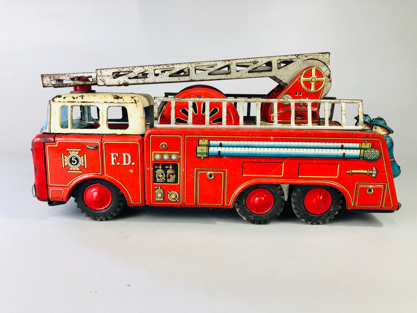 Y7125 TIN TOY Fire engine truck working vehicle Japanese antique vintage