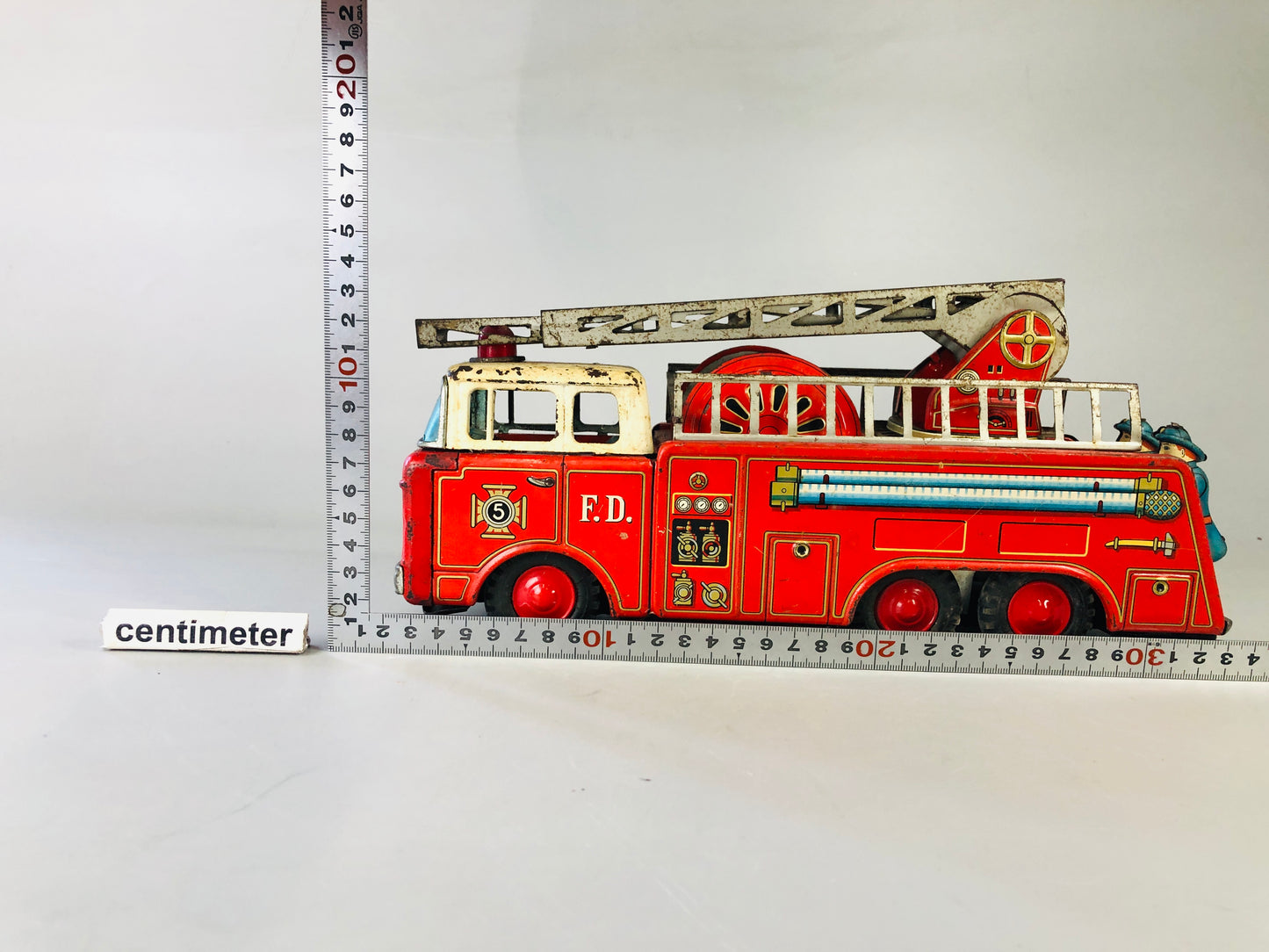 Y7125 TIN TOY Fire engine truck working vehicle Japanese antique vintage