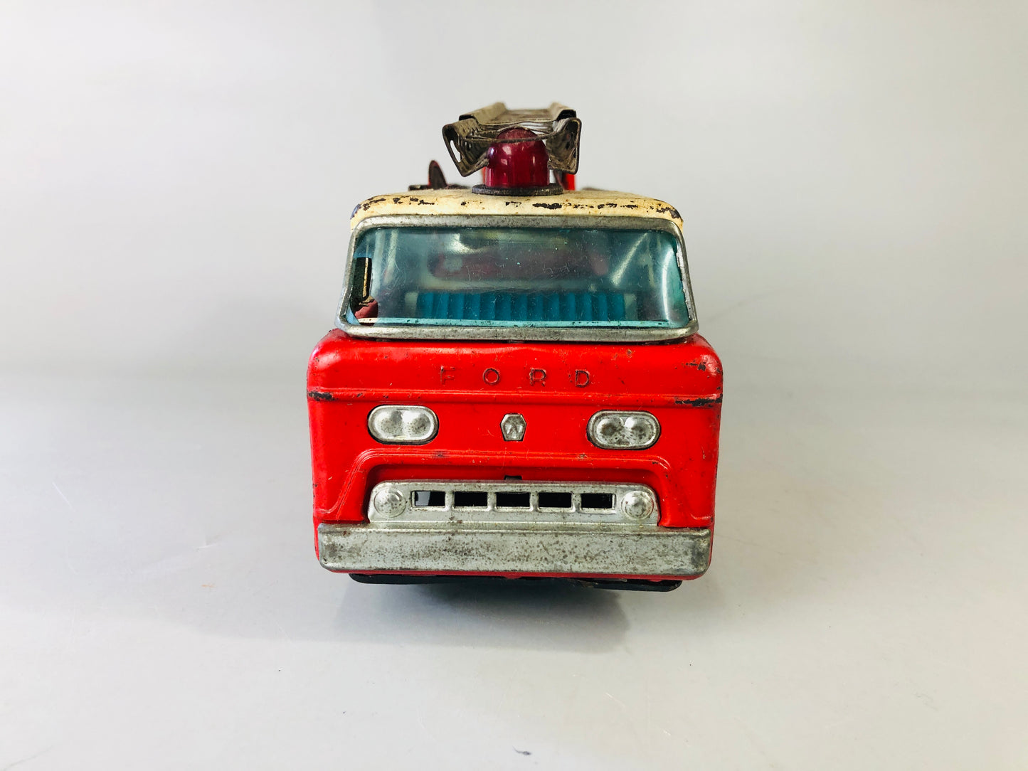 Y7125 TIN TOY Fire engine truck working vehicle Japanese antique vintage