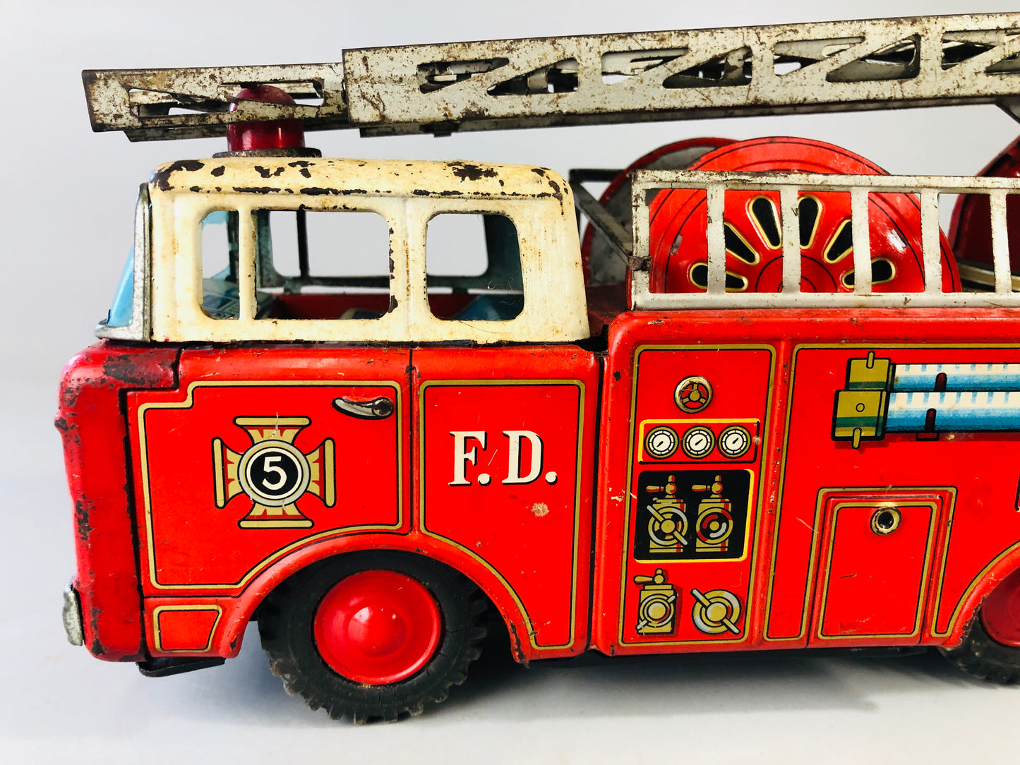 Y7125 TIN TOY Fire engine truck working vehicle Japanese antique vintage